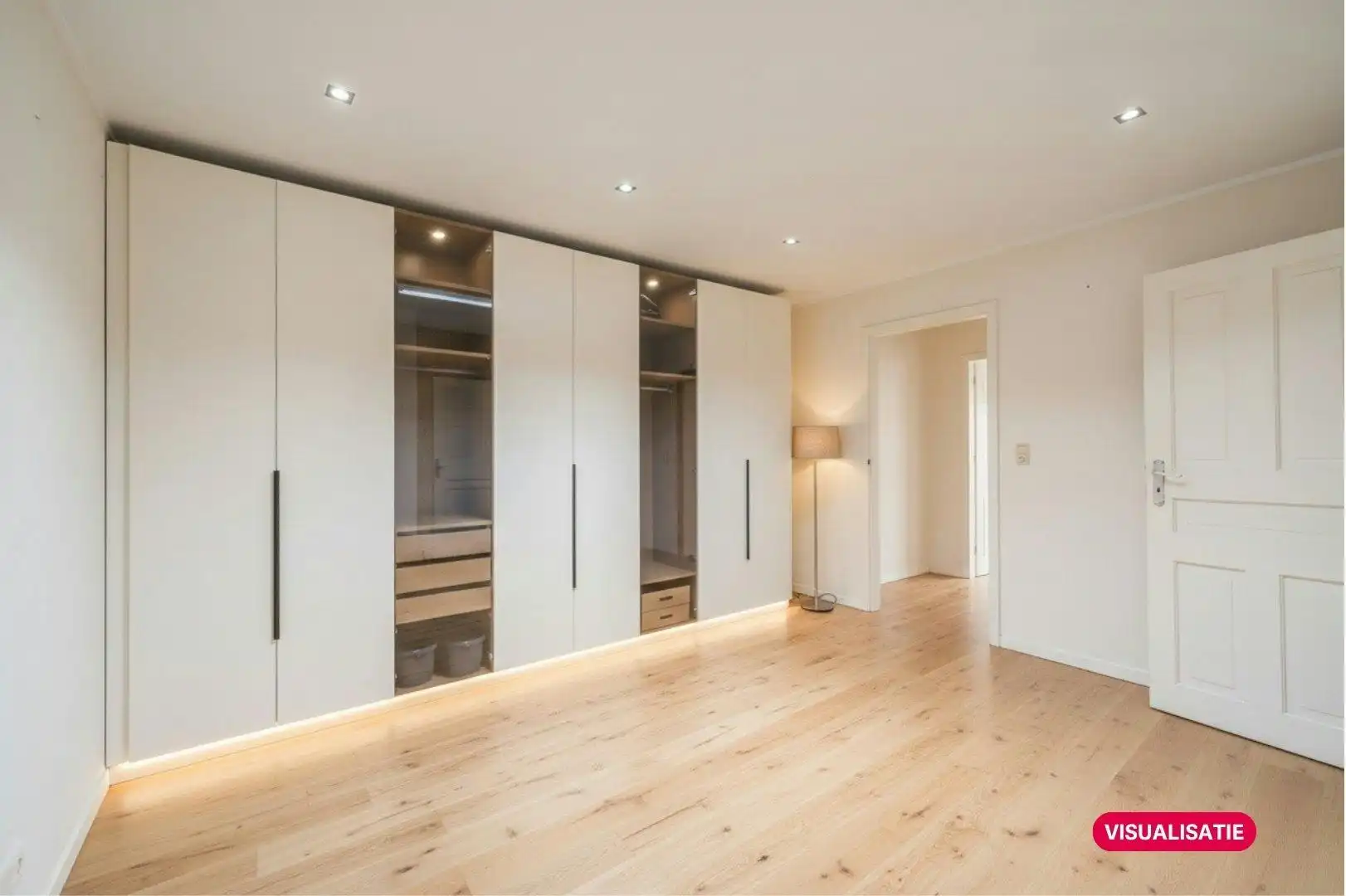 Te renoveren woning met 5 slaapkamers, tuin en garagebox te Middelkerke! foto 16