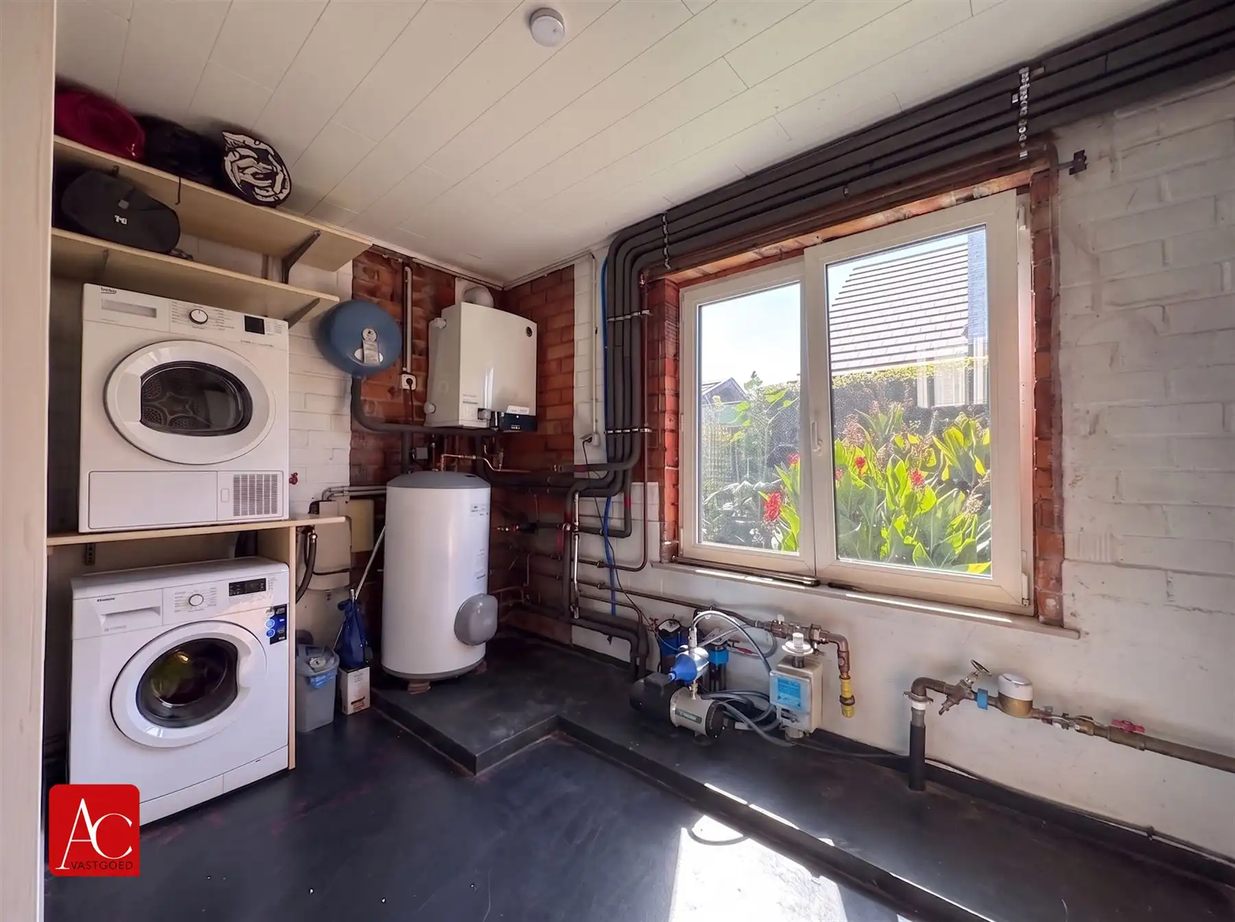 Vrijstaande woning met zwembad in rustige wijk foto 21
