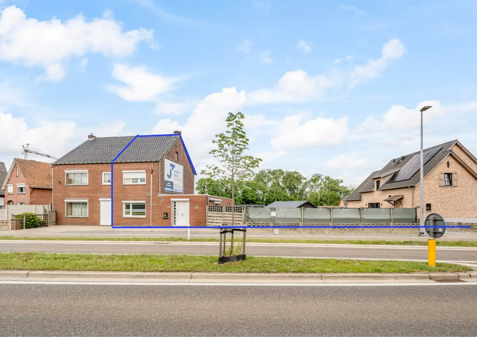 Te renoveren halfvrijstaande gezinswoning op een perceel van 5a03ca te Neeroeteren!  foto 2