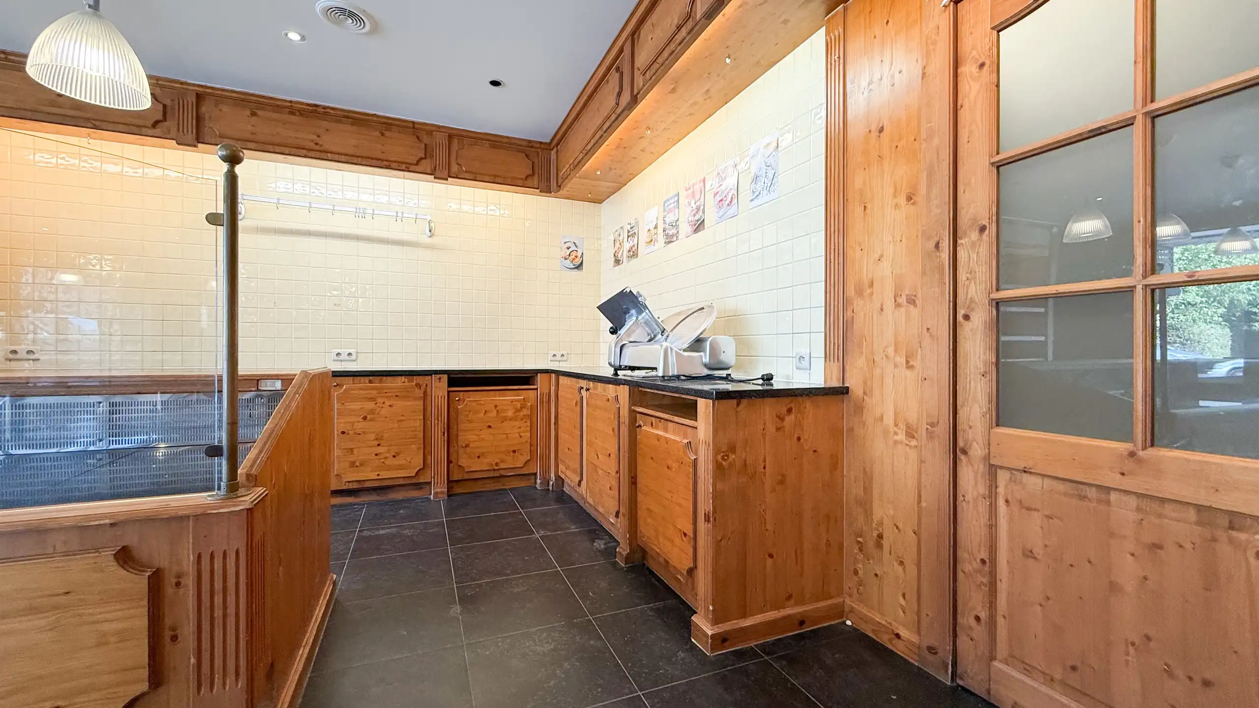 Te koop: Handelspand met appartement in hartje Alken! foto 8