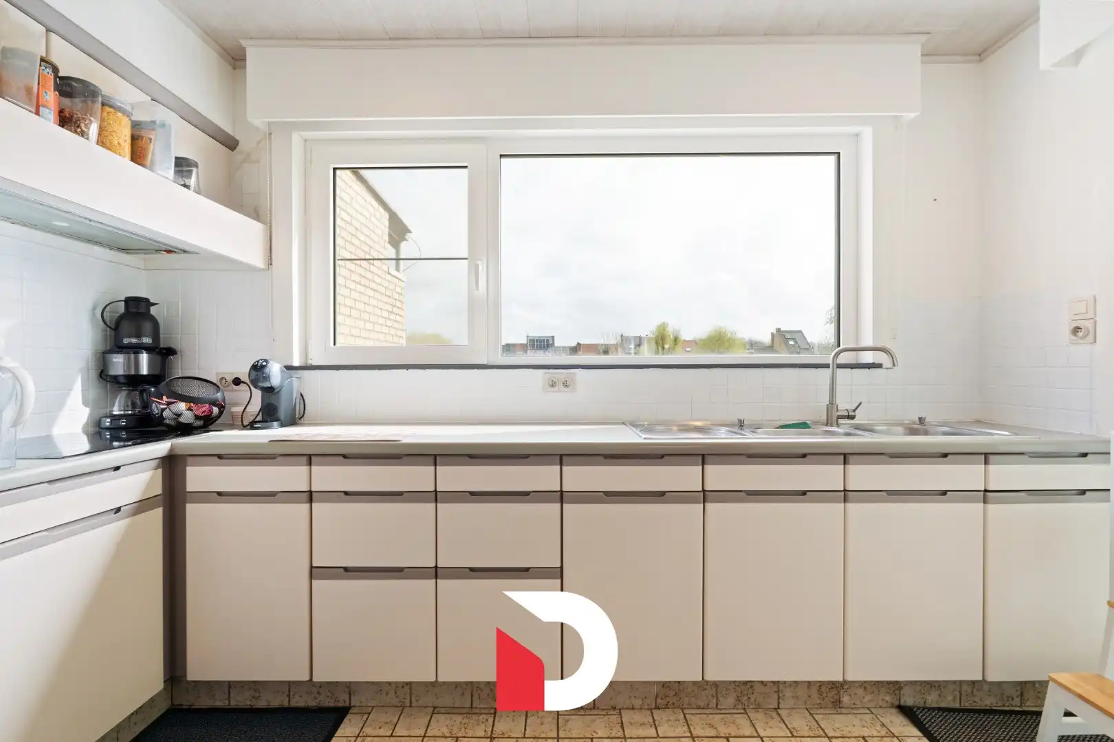 Instapklare gezinswoning met 3slk. en inpandige garage vlakbij Centrum Brugge. foto 8