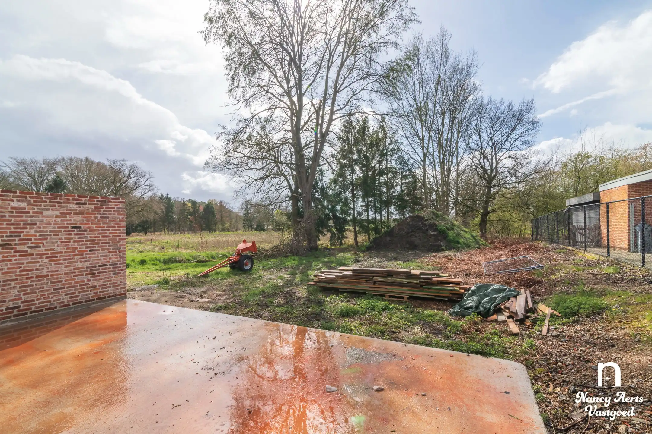 Ruime halfopen woning in opbouw met terras in rustige straat foto 7