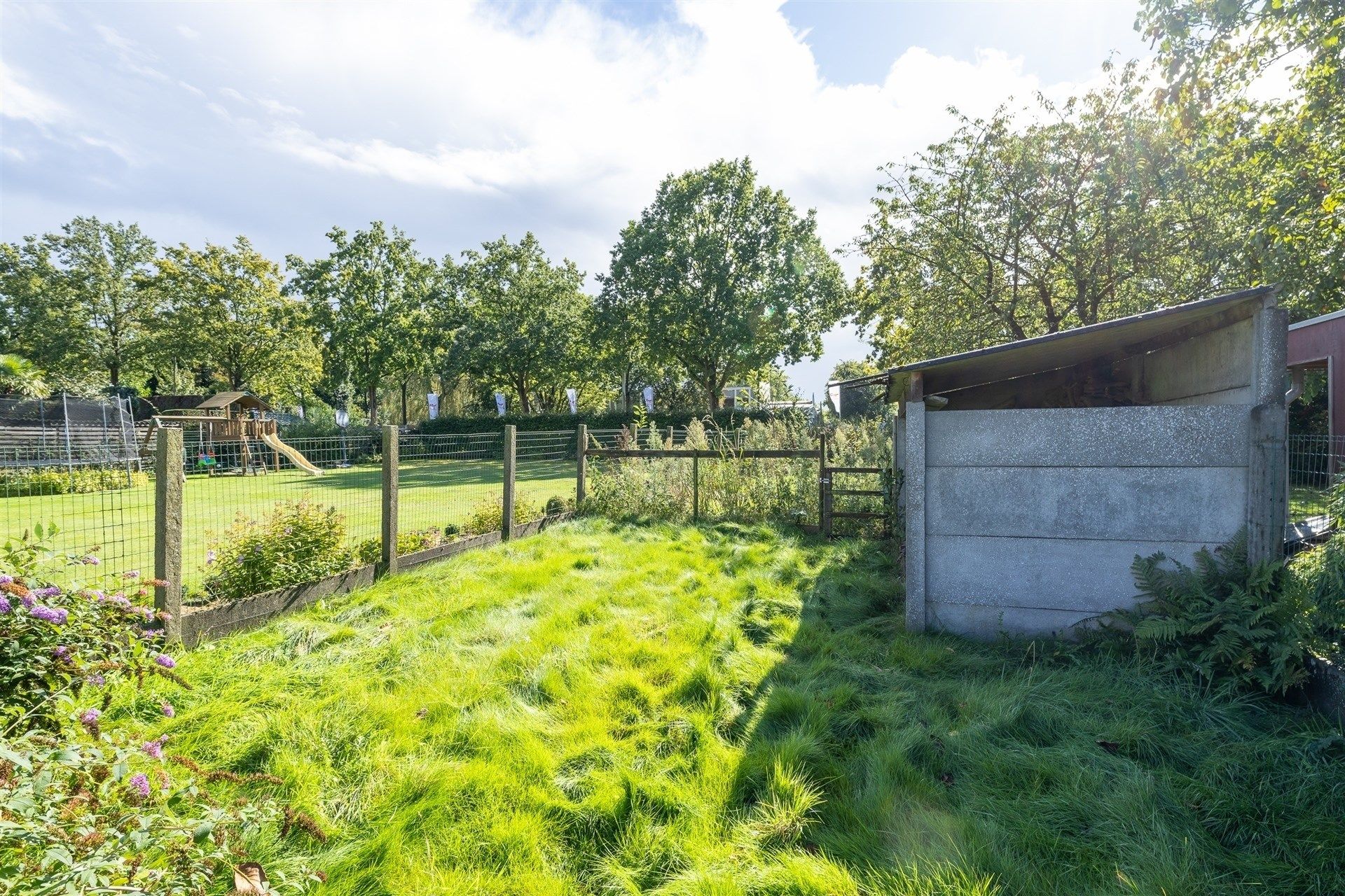 Te renoveren woning met tuin foto 16