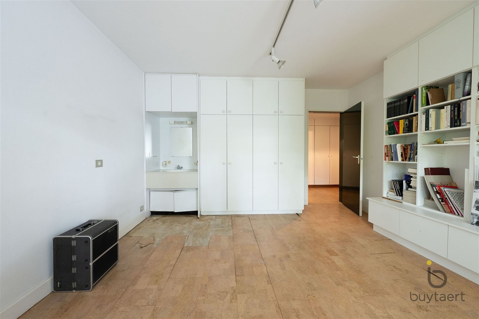 RUIMTE, LICHT ÉN KARAKTER: TE RENOVEREN 70’S VILLA MIDDEN IN HET GROEN! foto 34