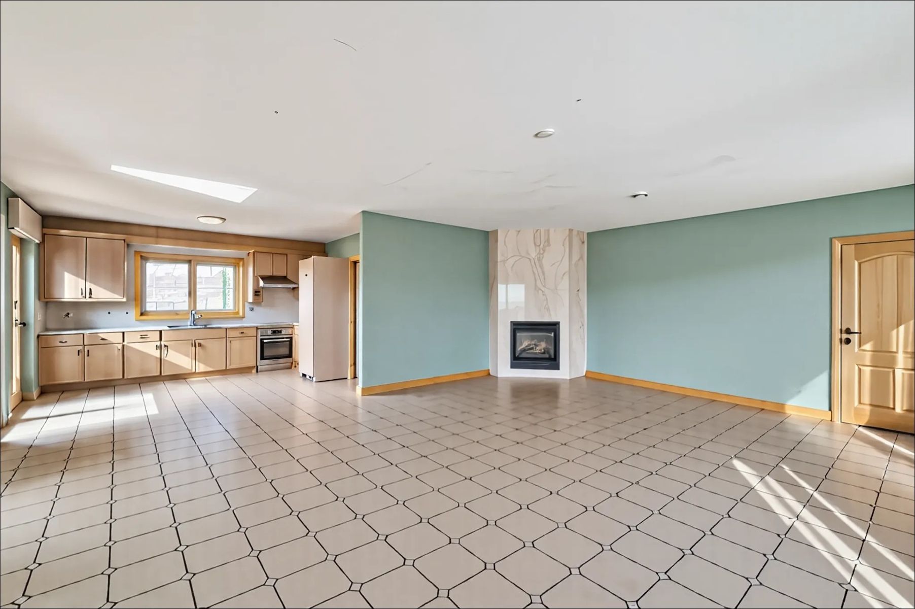 Ruime open bebouwing met zonnepanelen in residentiële wijk foto 7