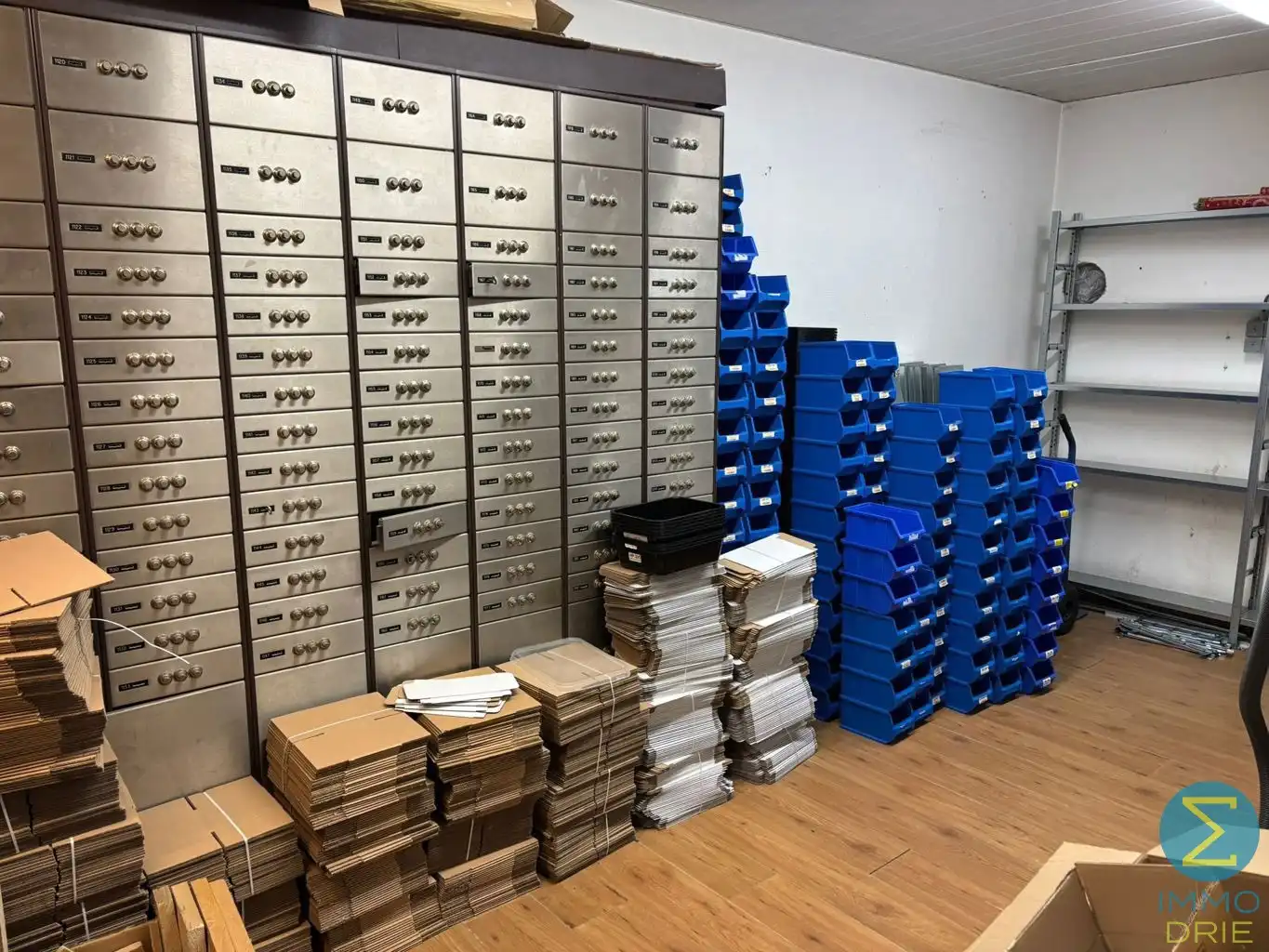 Verhuurd handelspand  van 160m² met 2 autostaanplaatsen foto 9
