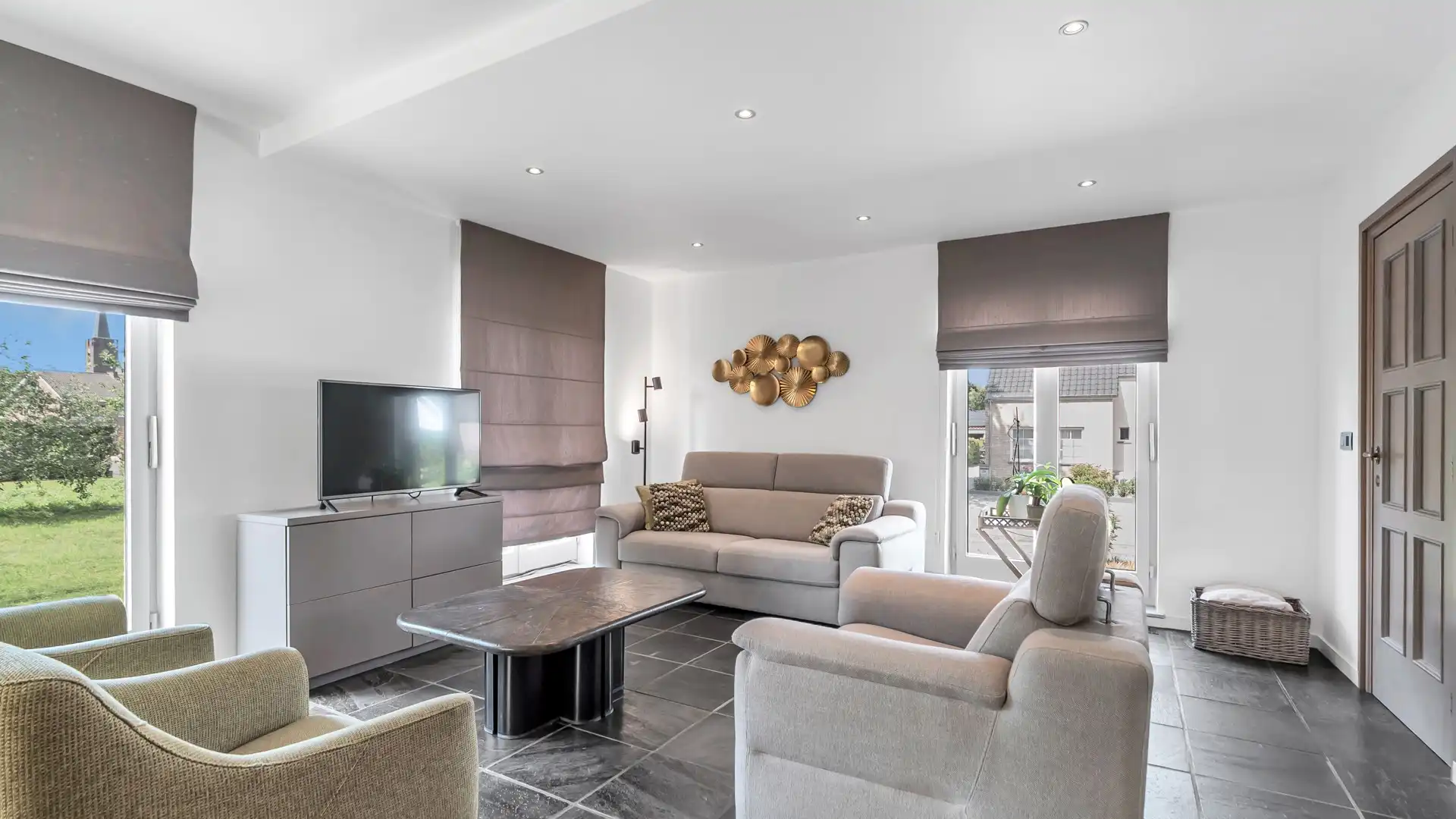 Ruime vrijstaande woning op een prachtig perceel van 746 m² in Rekem foto 5