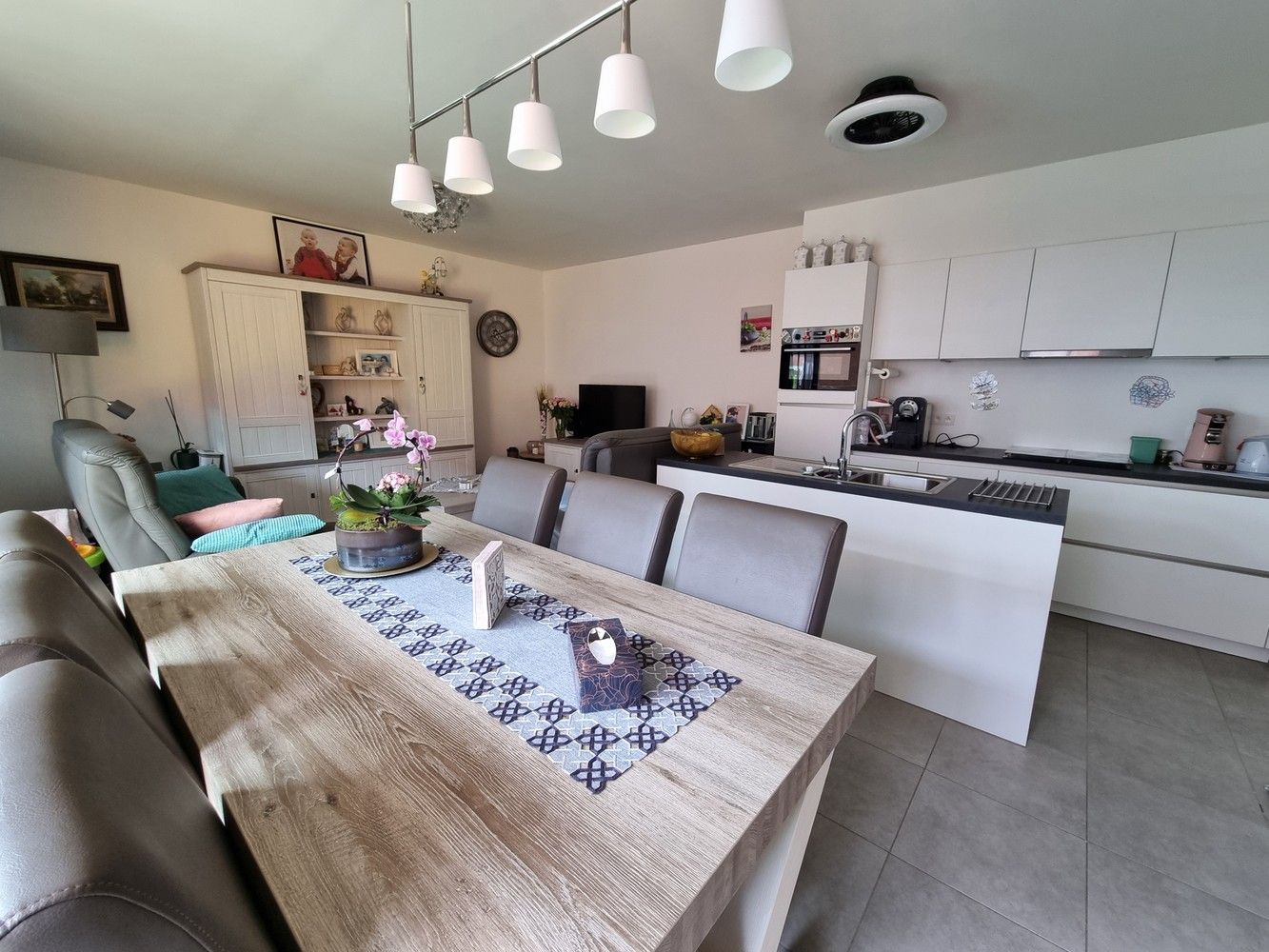 Prachtig energiezuinig appartement (93m² + 21m² terras) incl. autostaanplaats en kelderberging! foto 4