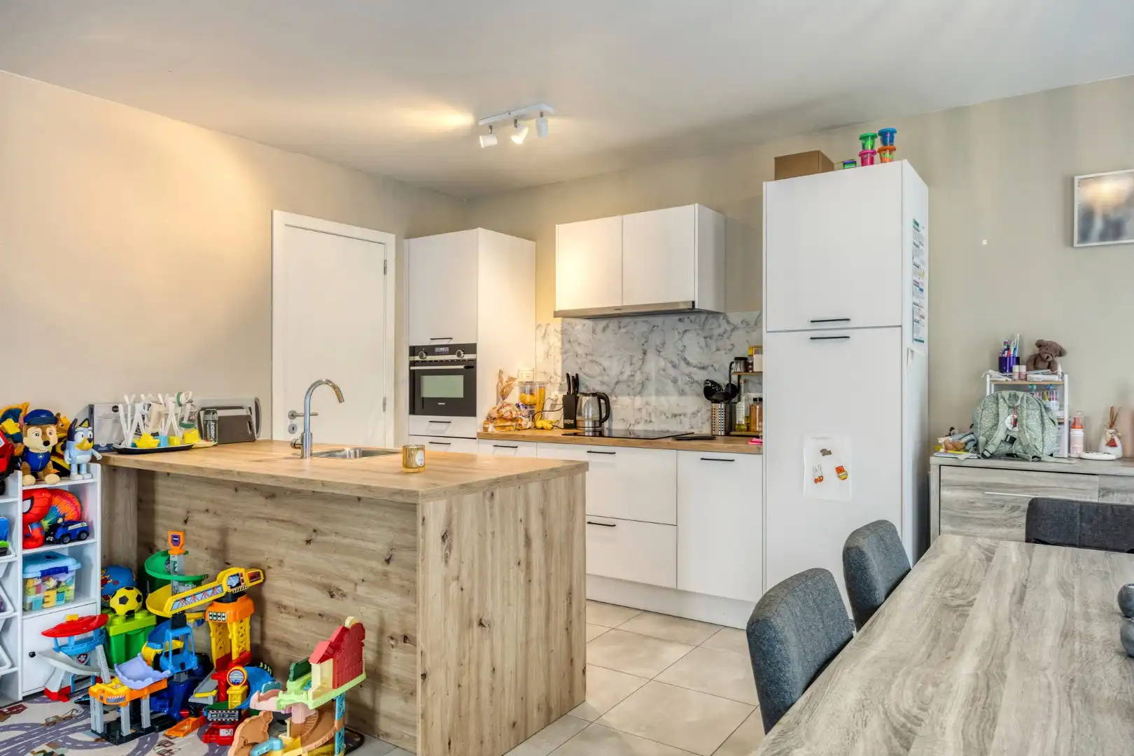 Recent (2023) gelijkvloers hoekappartement met 2 slpks en autostaanplaats te OLV Olen ! foto 6