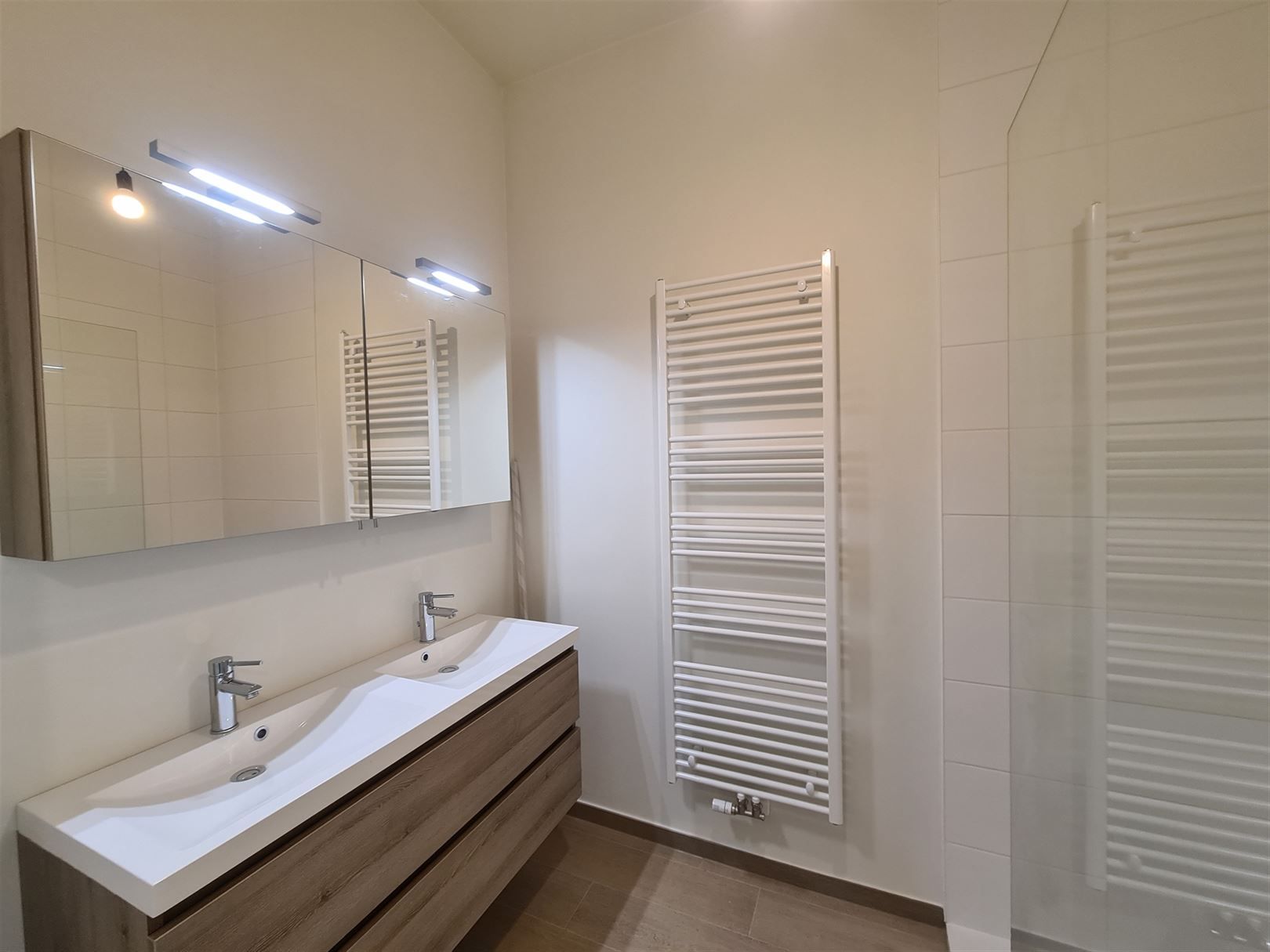 Licht nieuwbouw appartement in toffe wijk foto 7