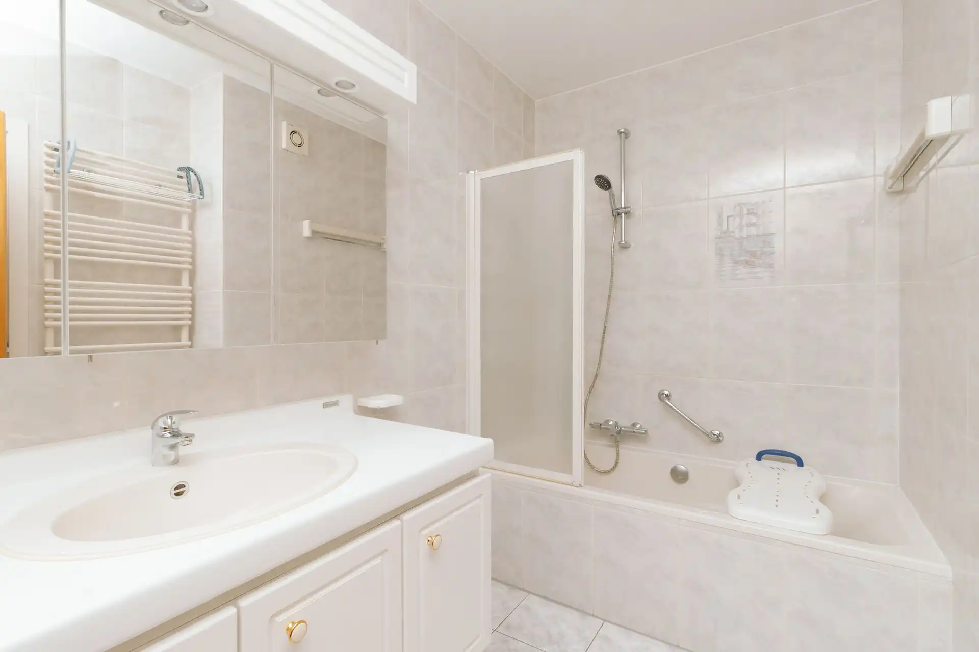 Lichtrijk twee slaapkamer appartement op gunstige locatie foto 16