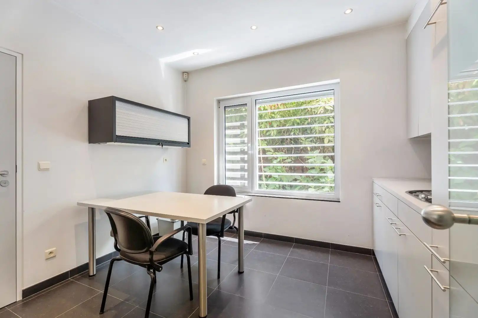 Centraal gelegen handels(woning) met garage op 369m² in Merkem! foto 6