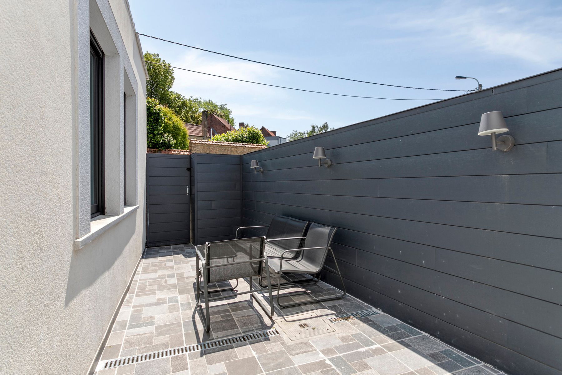Ruime kloeke gerenoveerde woning met garage !!!! foto 18