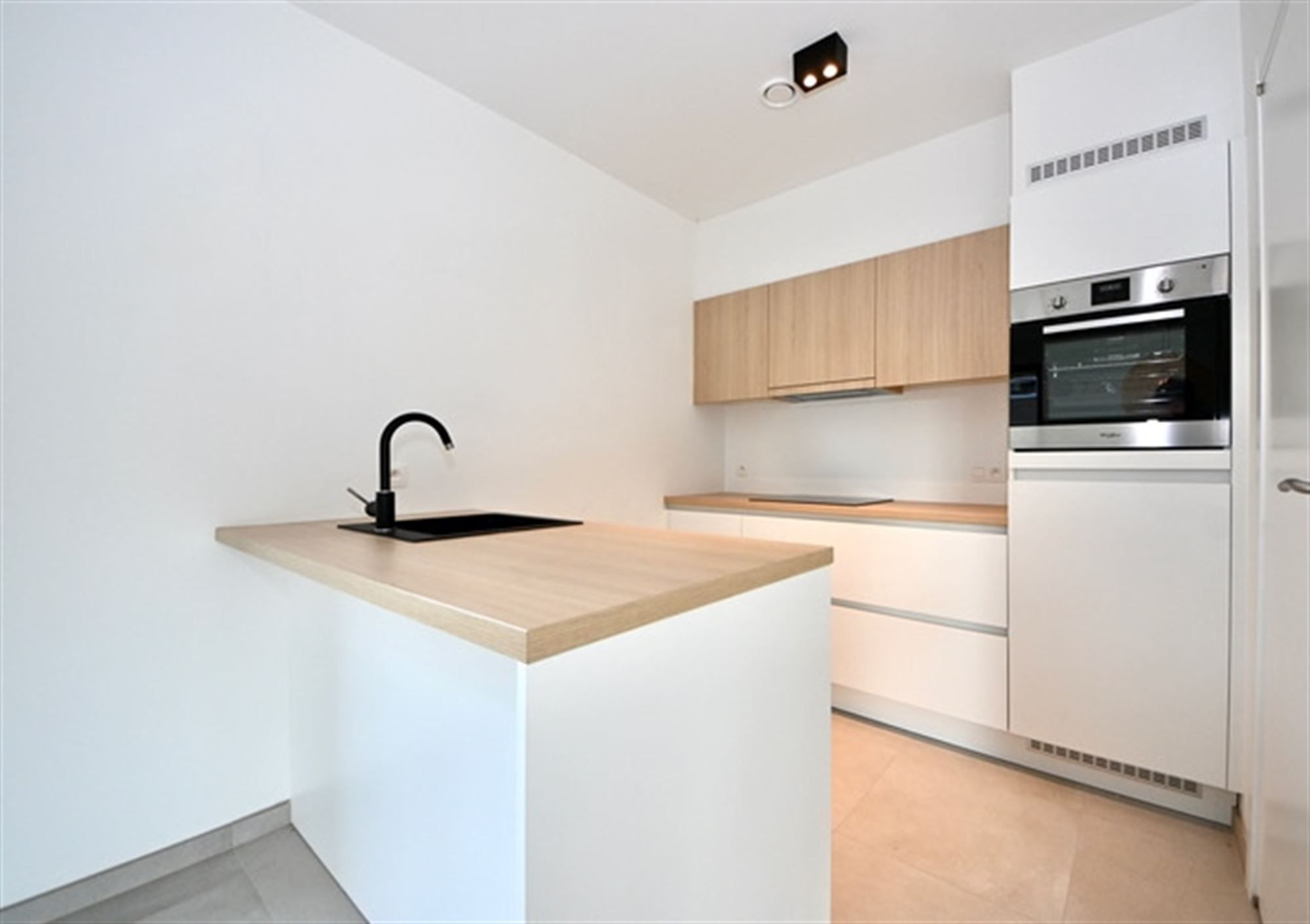 Appartement met 2 slaapkamers, tuin en staanplaats.  foto 5