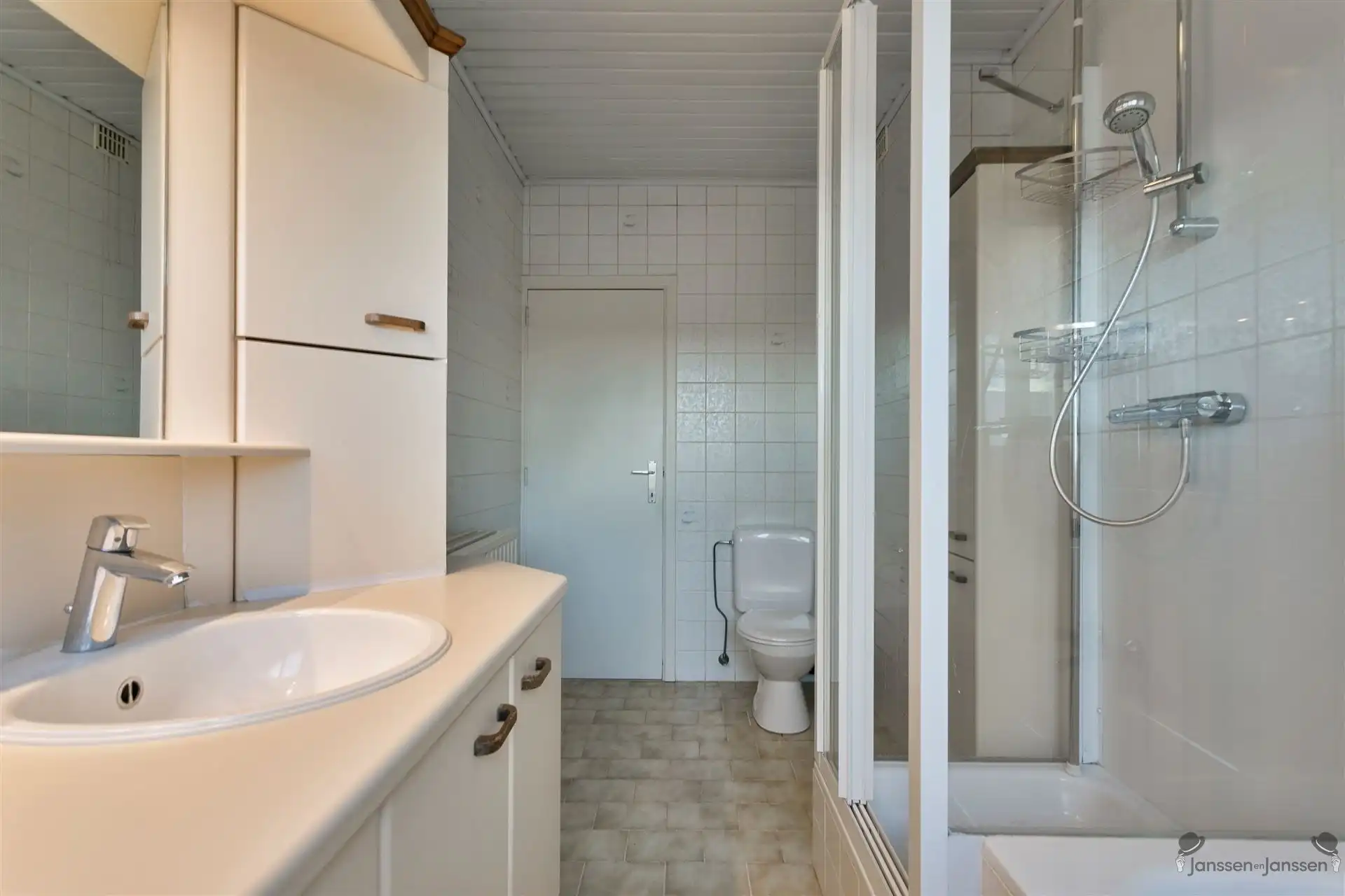 Prachtige bel-etage in een rustige buurt te Hoevenen foto 12