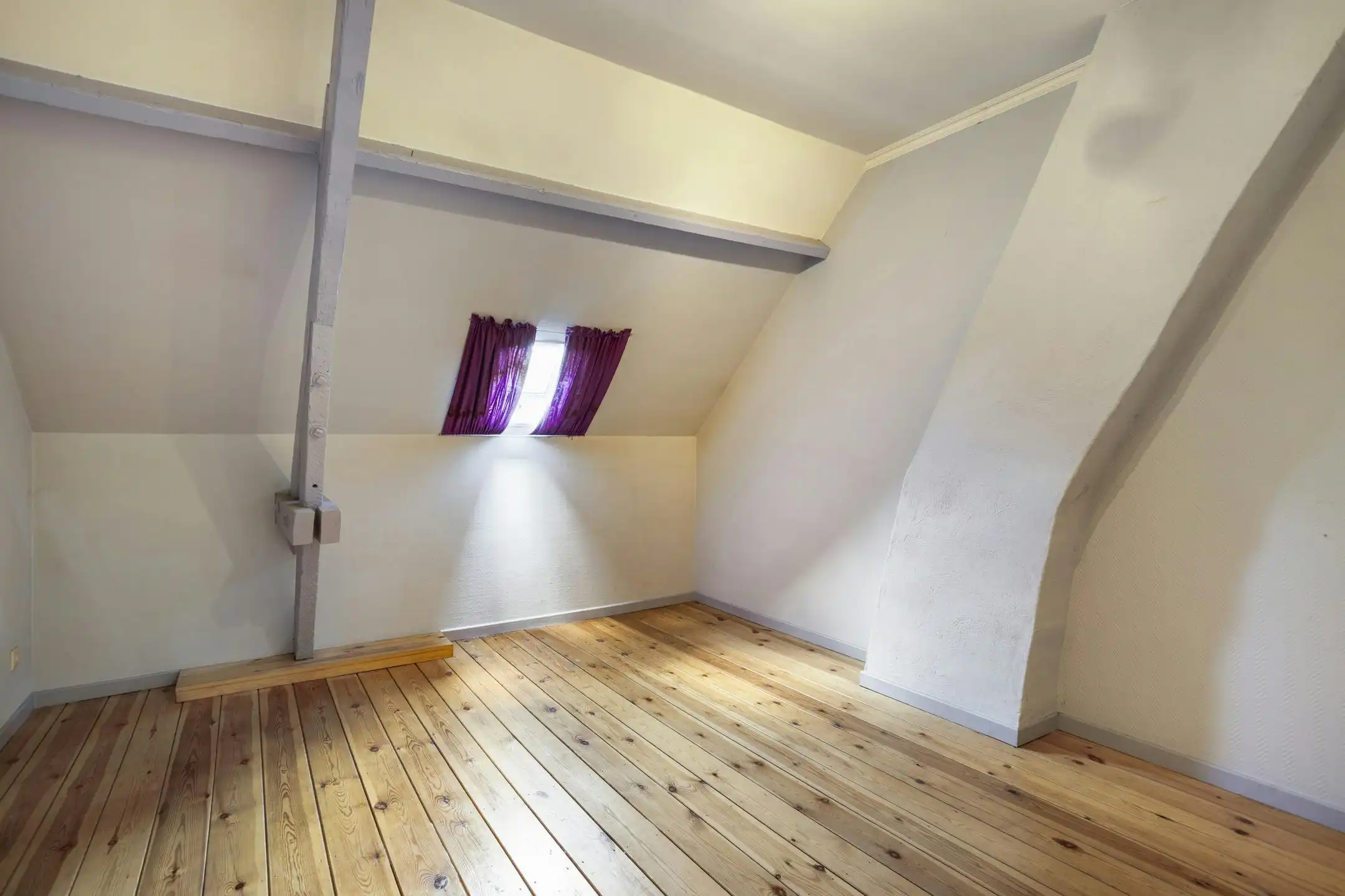 Te renoveren huis met vier slaapkamers en tuin in Kruibeke foto 14