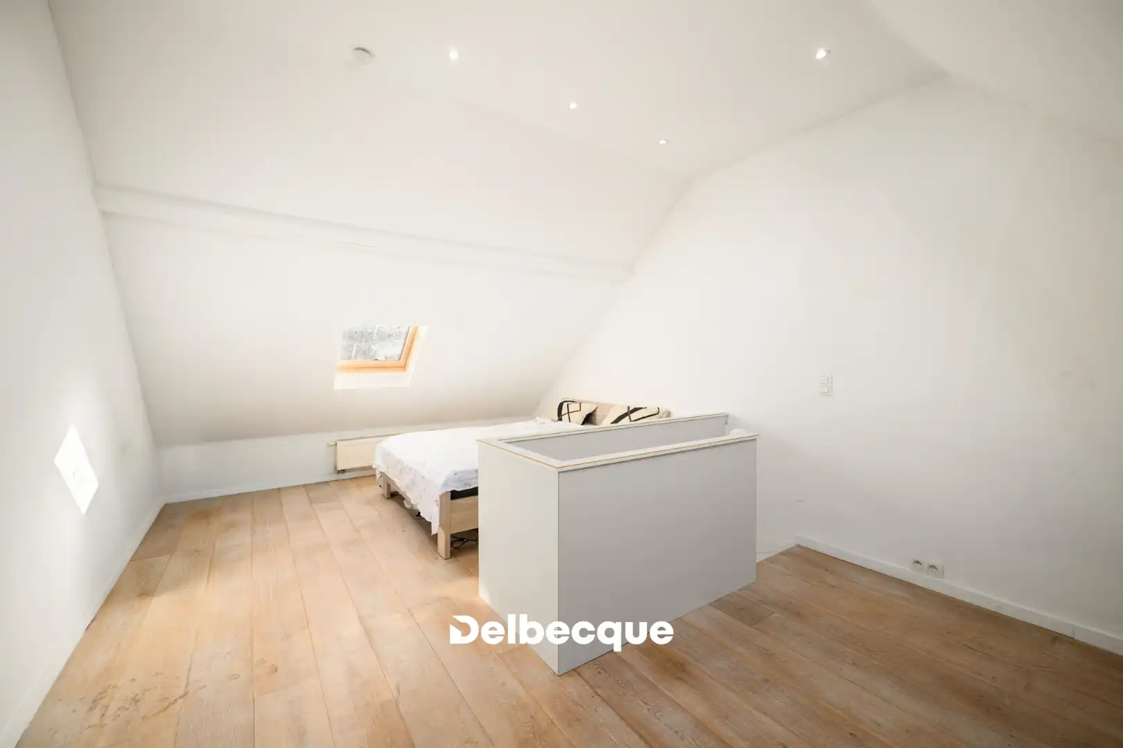 Instapklare rijwoning met 3 slaapkamers in Centrum Brugge foto 9