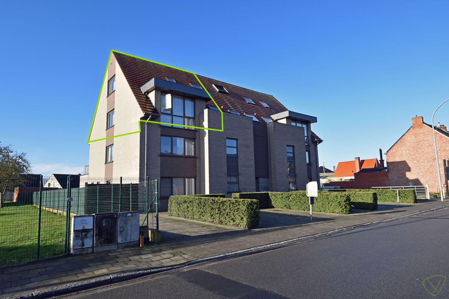Zeer ruim duplex-appartement in de dorpskern van Sint-Laureins foto {{pictureIndex}}