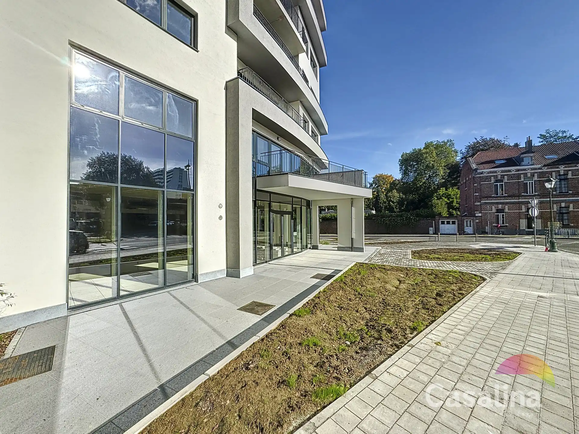 Handelsgelijkvloers te huur in een nieuwbouwproject foto 14