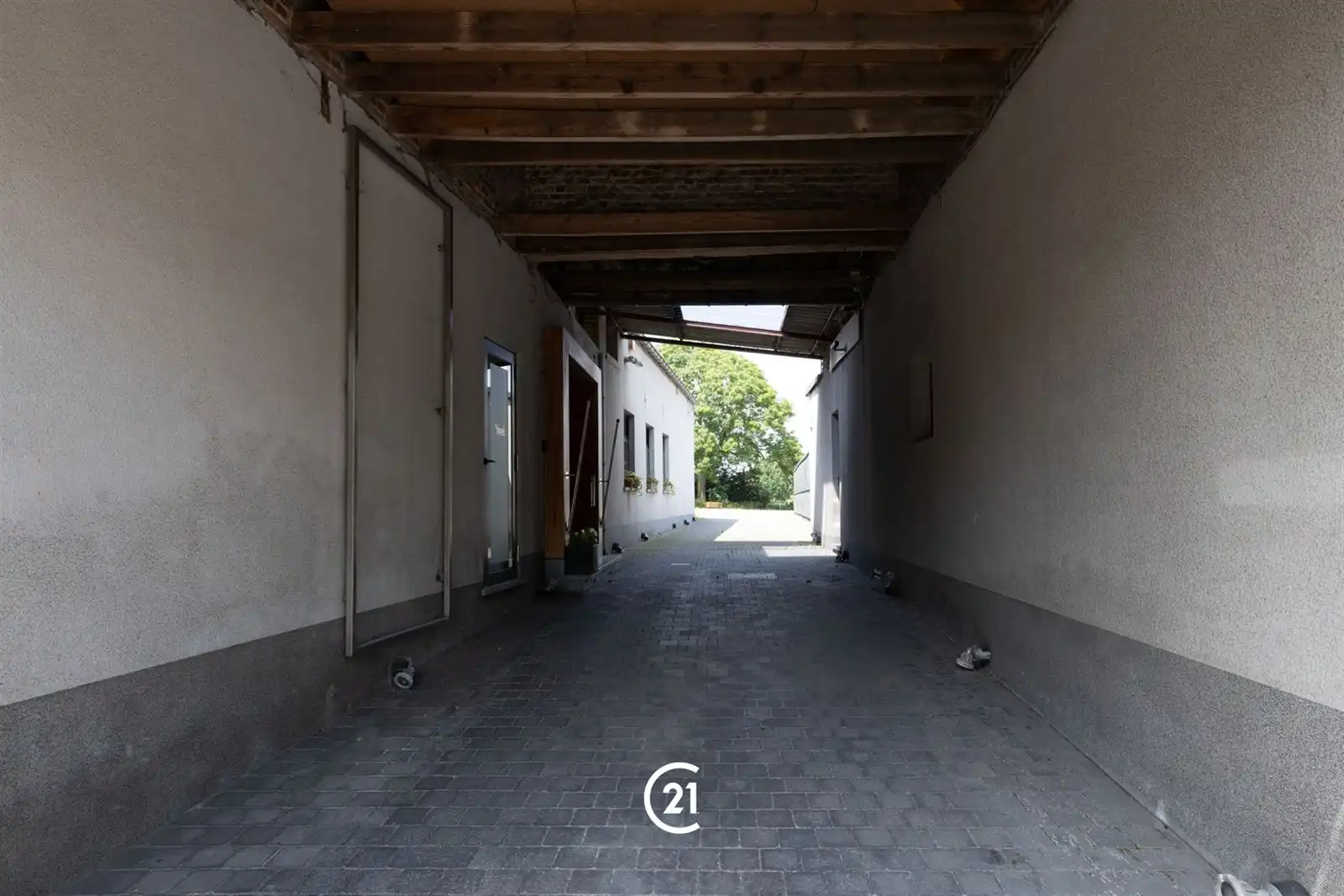 Ruime woning - type herenwoning met 4 slpk en parking foto 23