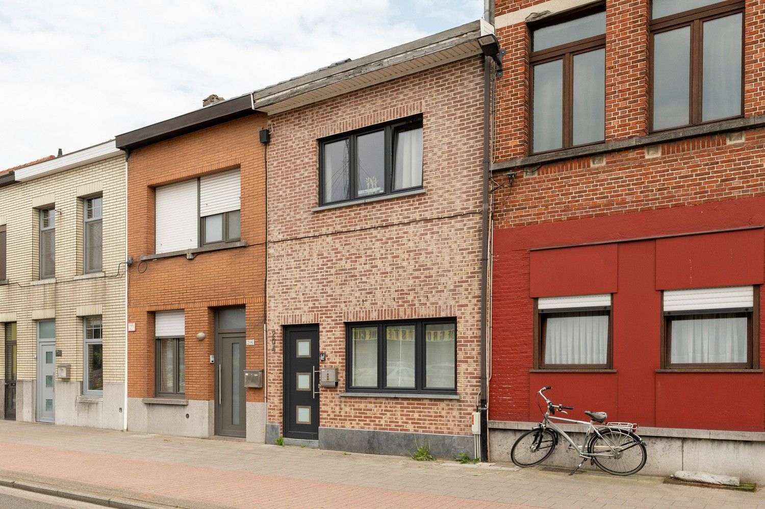 Toffe gerenoveerde rijwoning 148m² met 3 slaapkamers foto 2