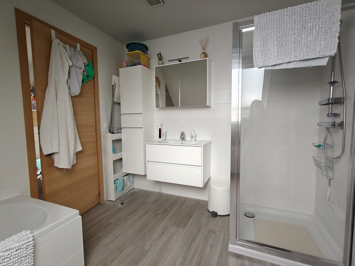Ruim en modern duplex-appartement met twee terrassen en autostaanplaatsen in Lokeren foto 7