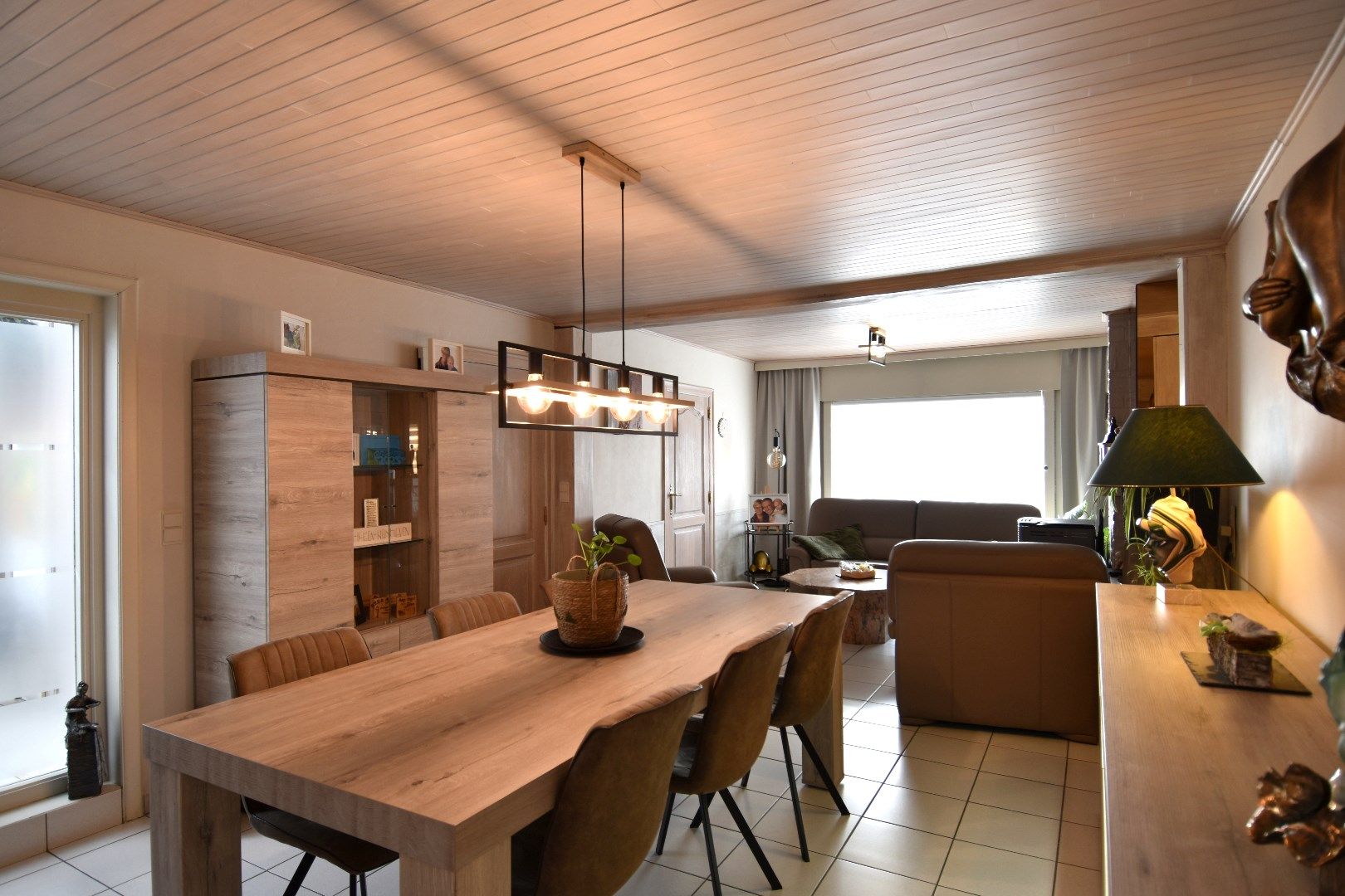 Mooie rijwoning met 2 slaapkamers, tuin en garage te koop in het gezellige Gullegem foto 3