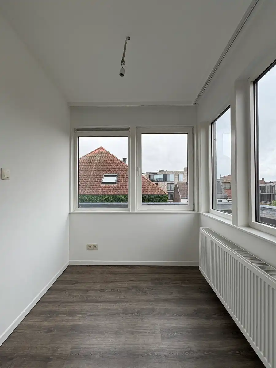 Verzorgde duplex met 1 slaapkamer en bureau foto 11