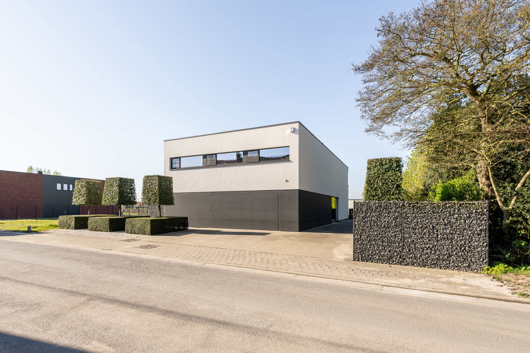 Unieke eigentijdse villa met zwembad foto {{pictureIndex}}