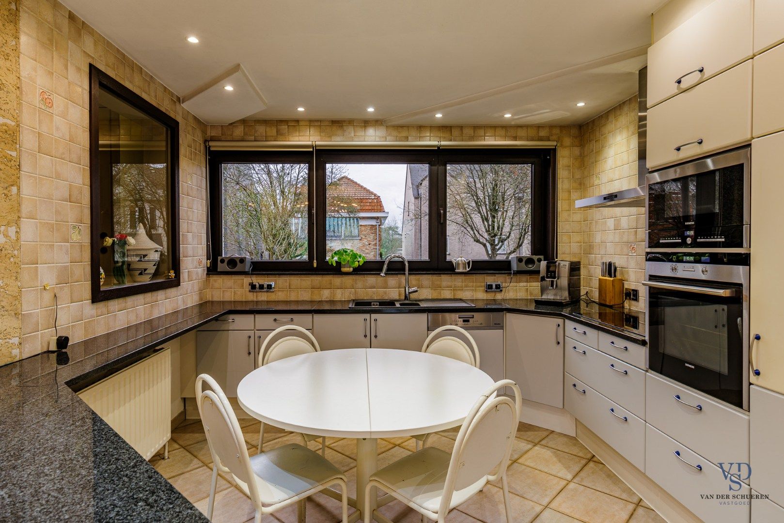 Tijdloos wonen in Gent met royale tuin foto 16