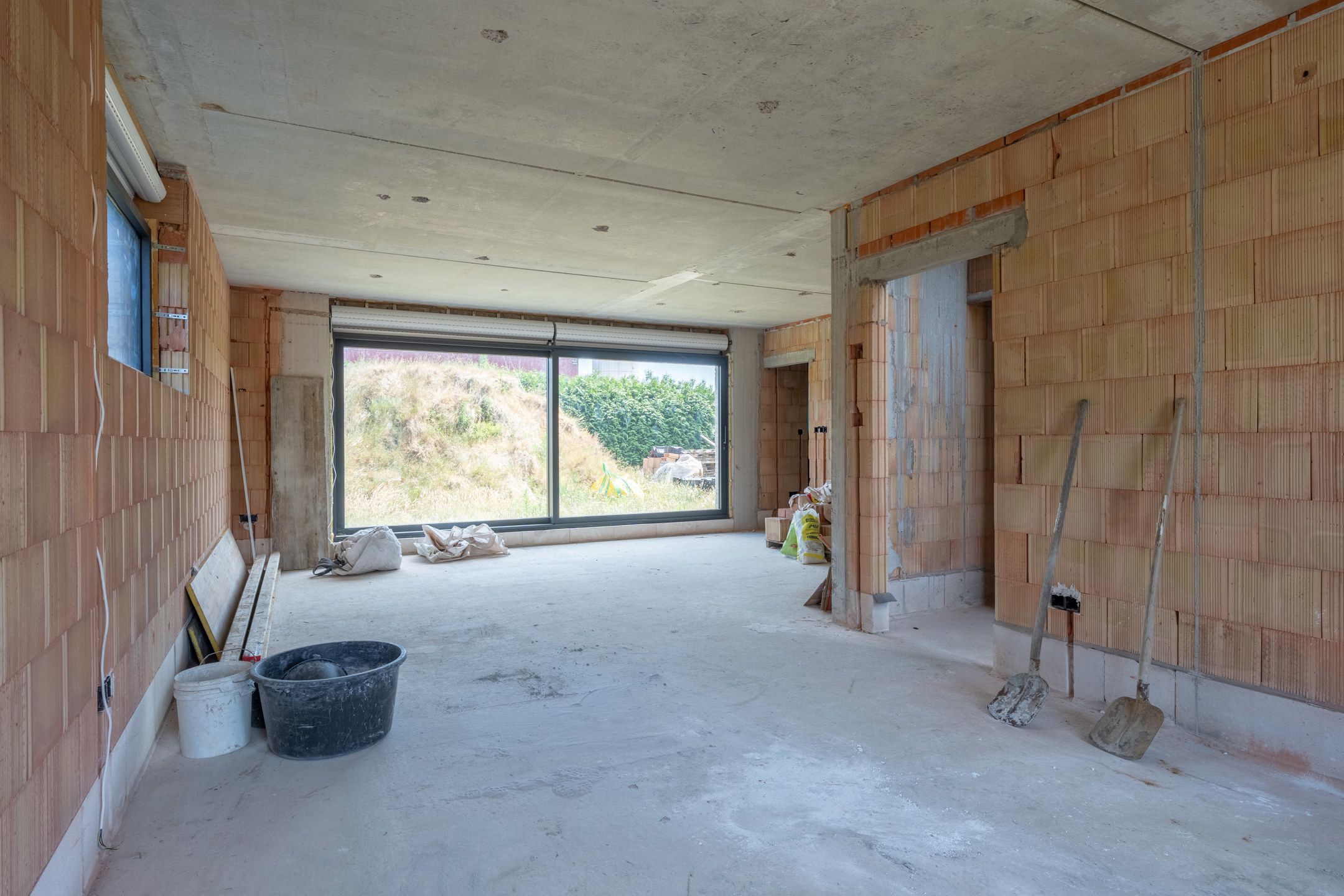 Verder af te werken woning met o.a. 4 slaapkamers, inpandige garage, ... foto 11