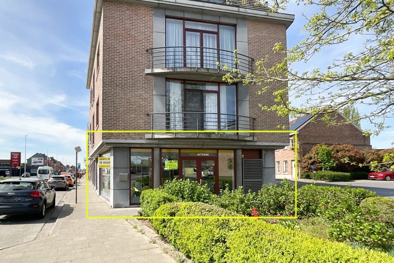 Handelspand met bureauruimtes en parking op topligging in Beveren foto 2