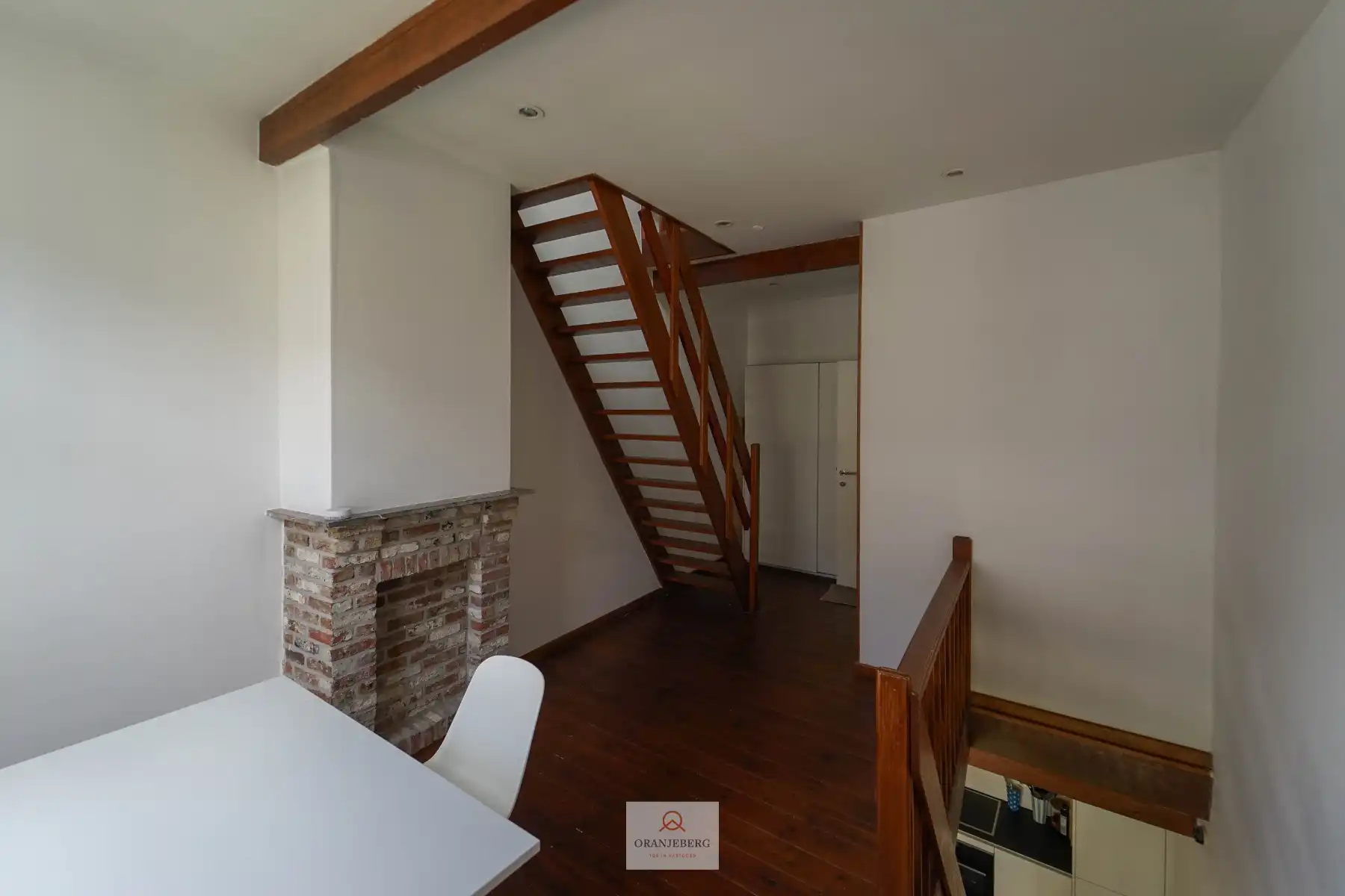 Charmante bemeubelde citéwoning nabij Coupure foto 8