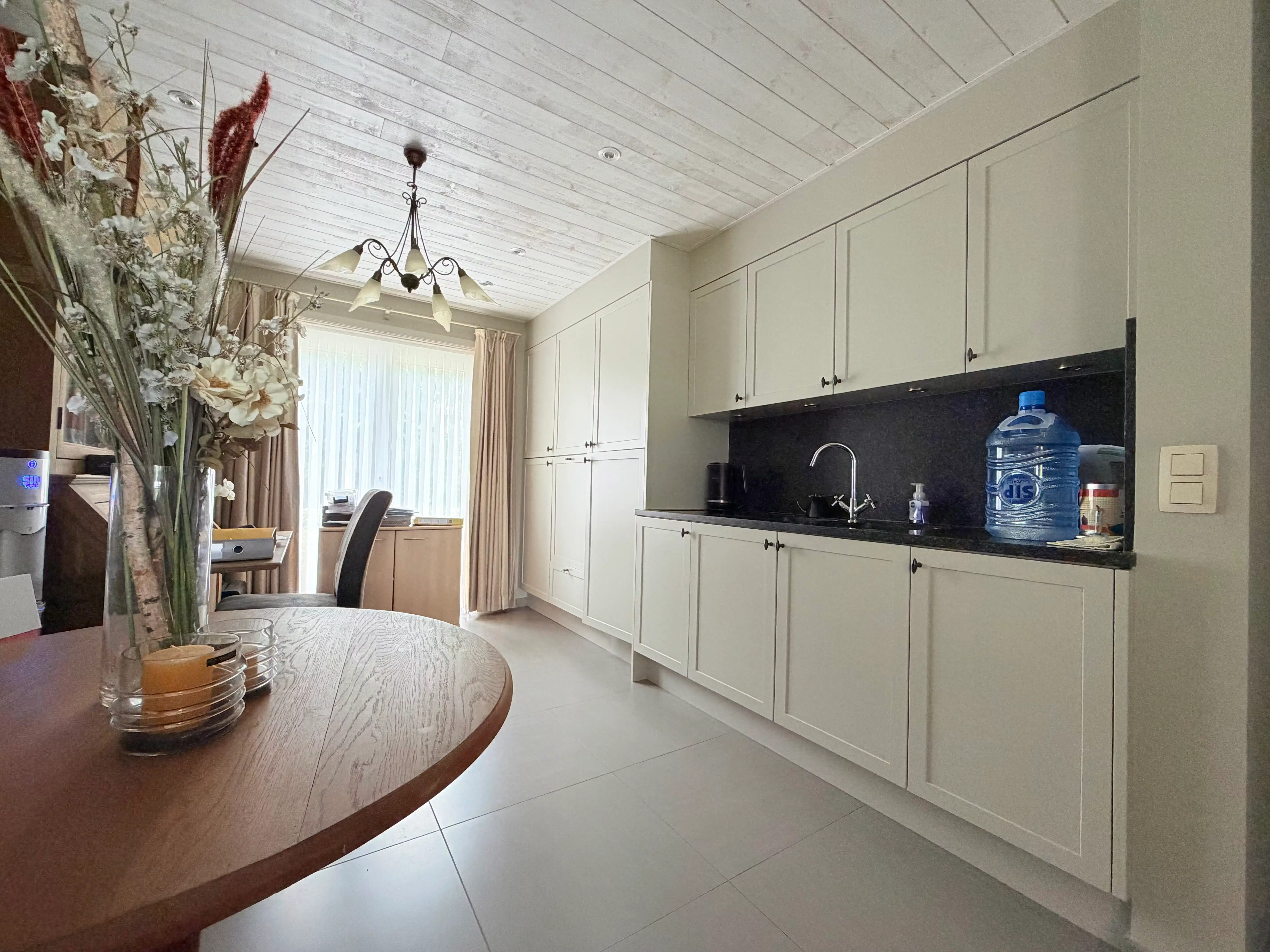 Alleenstaande woning in rustige wijk (551m2) foto 6