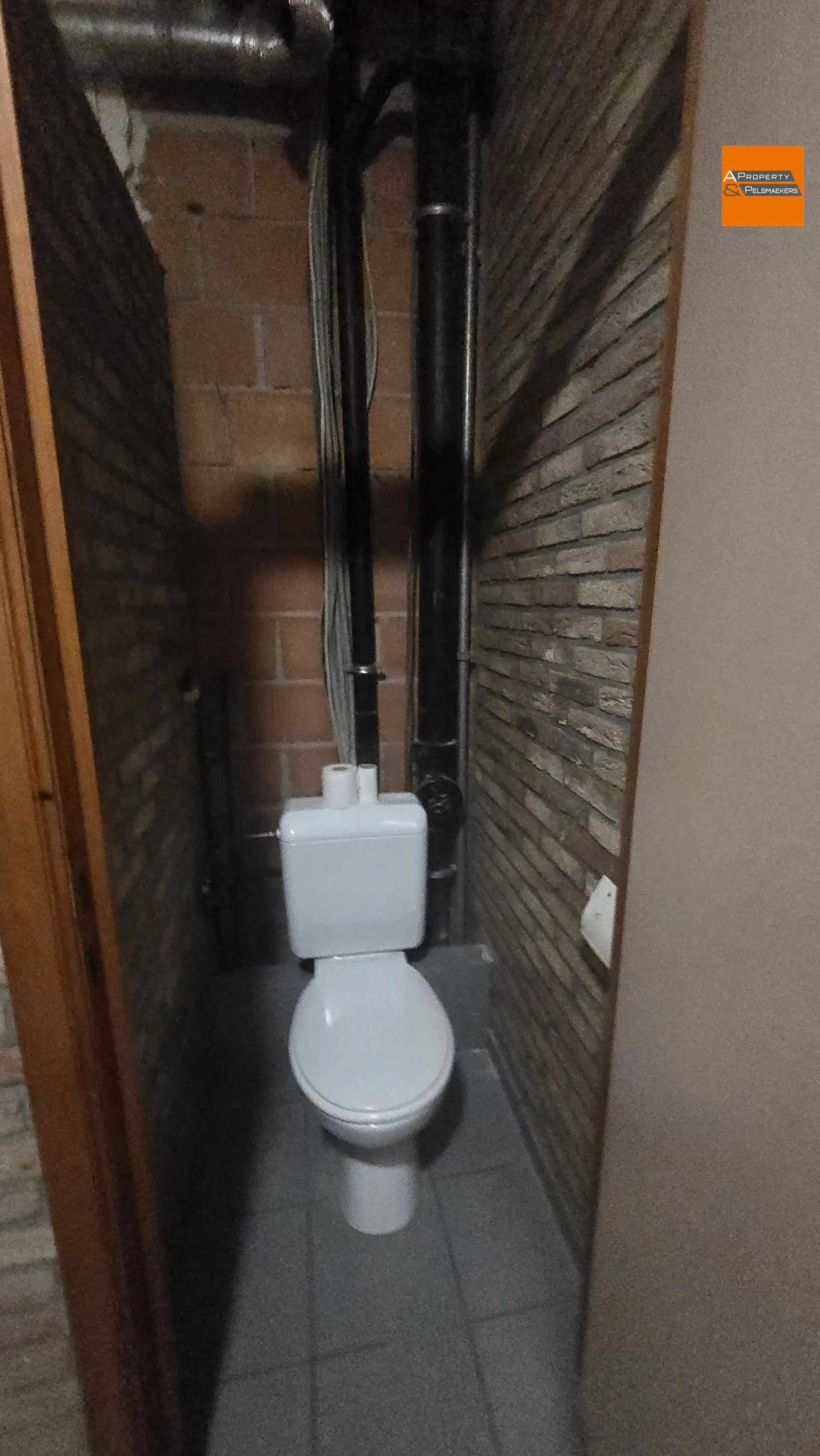 Groot Magazijn/Atelier (1050 m²) met Kantoorruimte (140 m²) te Laken (Mutsaard) foto 26