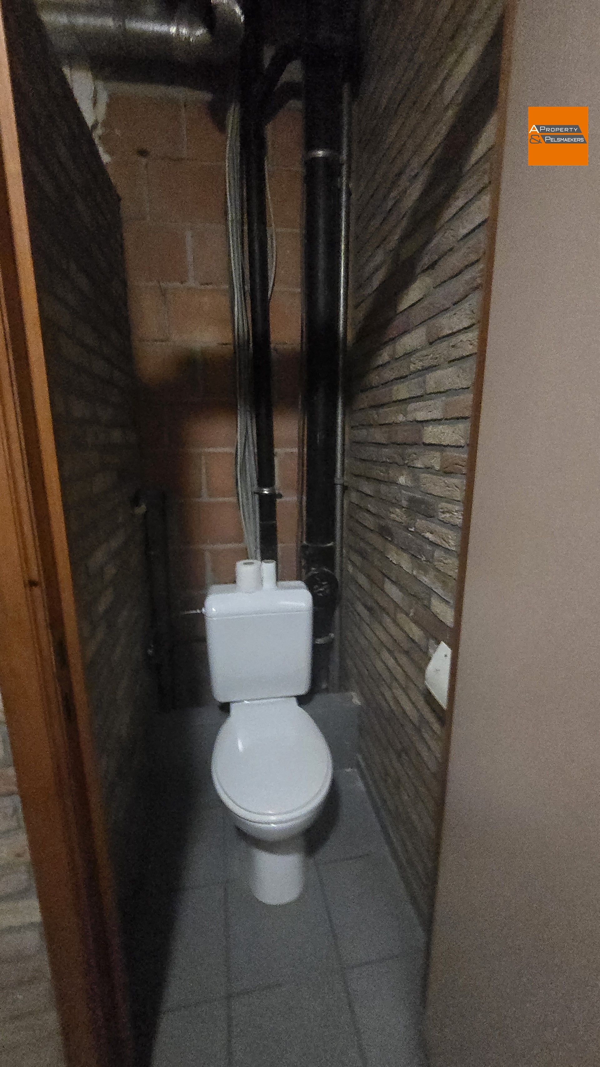 Groot Magazijn/Atelier (1050 m²) met Kantoorruimte (140 m²) te Laken (Mutsaard) foto 26