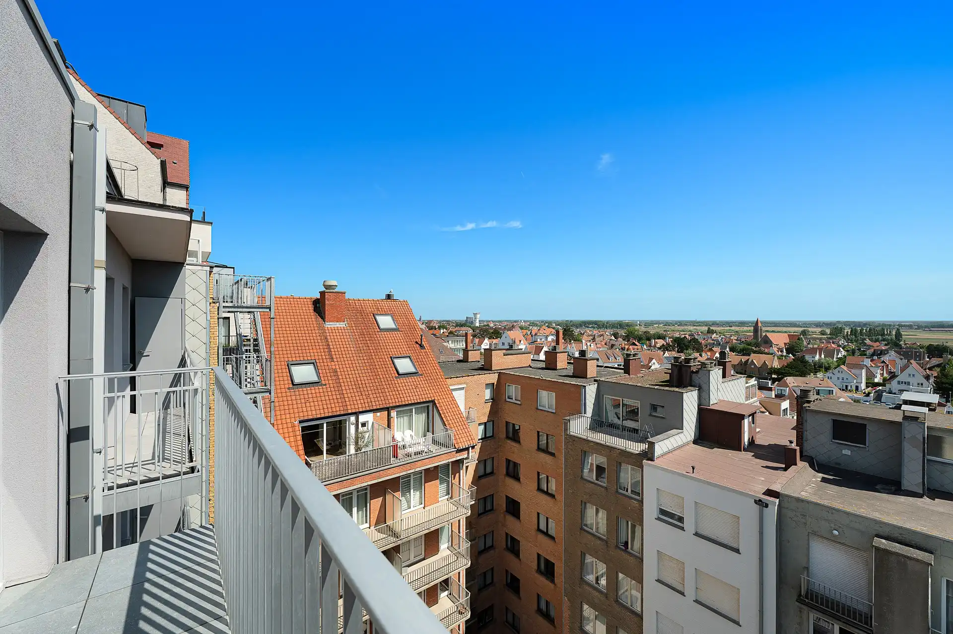 Prachtig gerenoveerd penthouse met panoramische zichten en zonnige ruime terrassen gelegen op de Zeedijk te Duinbergen foto 19