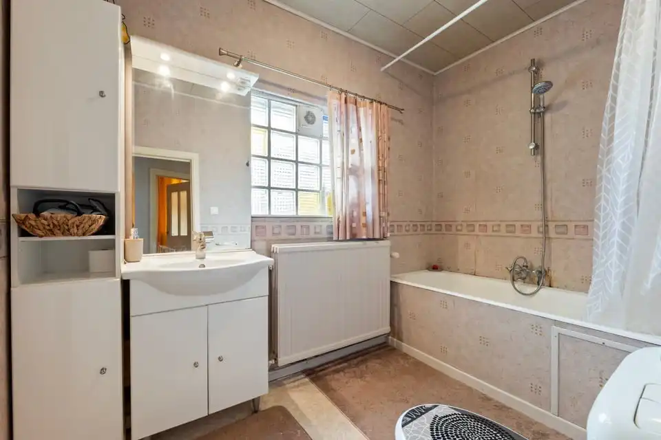 VERRASSEND RUIME GEZINSWONING MET 3 SLKS IN MONTENAKEN foto 25