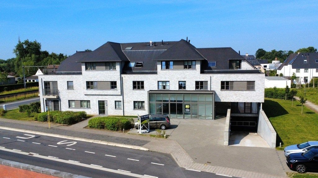 Prachtige kantoorruimte te koop vlakbij station van De Pinte foto {{pictureIndex}}