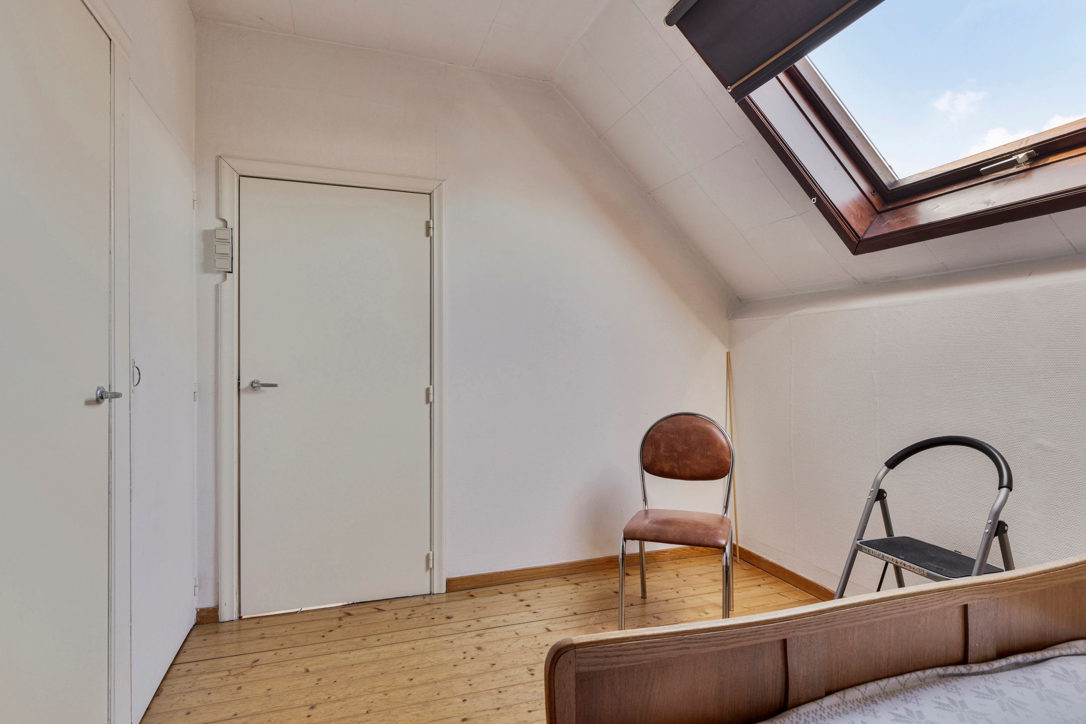 Te renoveren woning met grote garage/werkplaats op 941m² foto 17