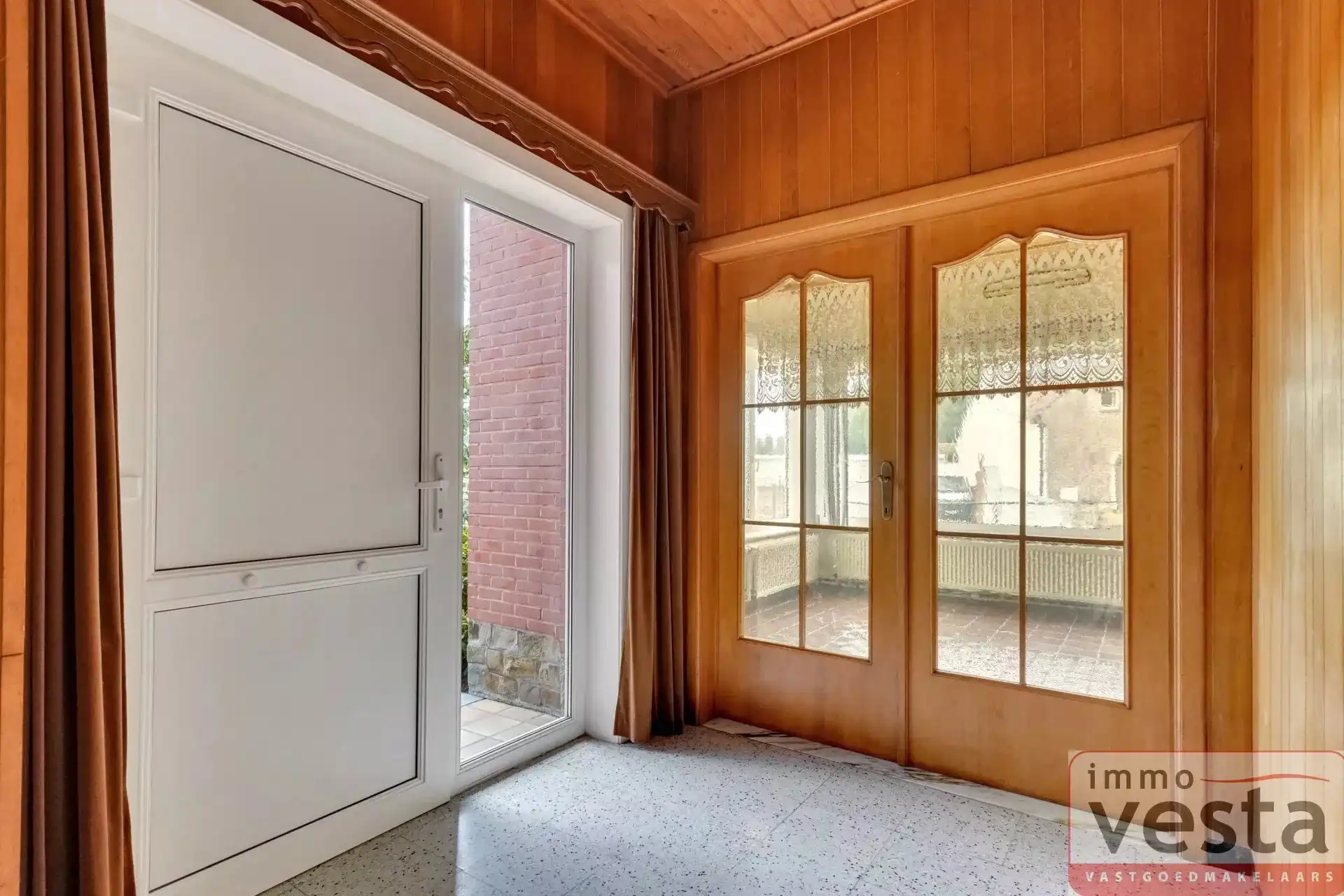 Bungalow met vier slaapkamers, inpandige garage en ruime tuin in Kortessem foto 2