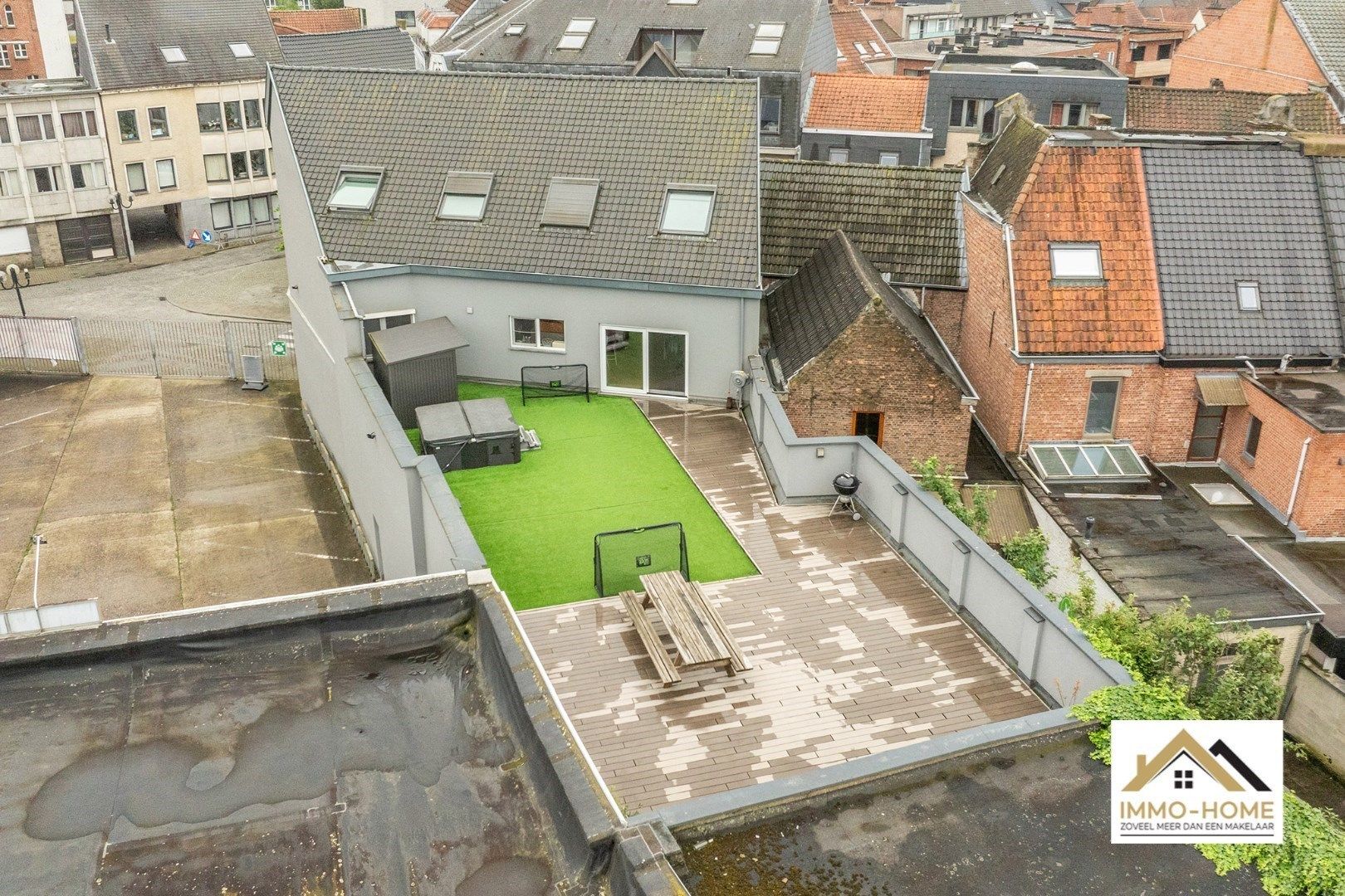 Instapklare stadswoning met groot magazijn centrum te Lokeren foto 27