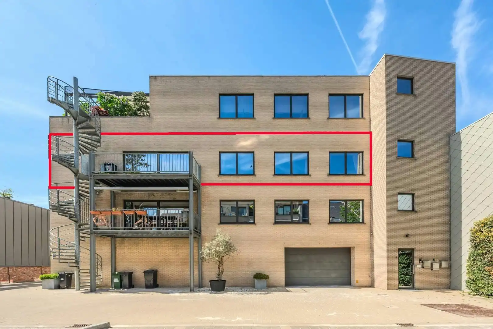 Exclusief Loft-appartement (300m²) met garage in Ieper foto 3