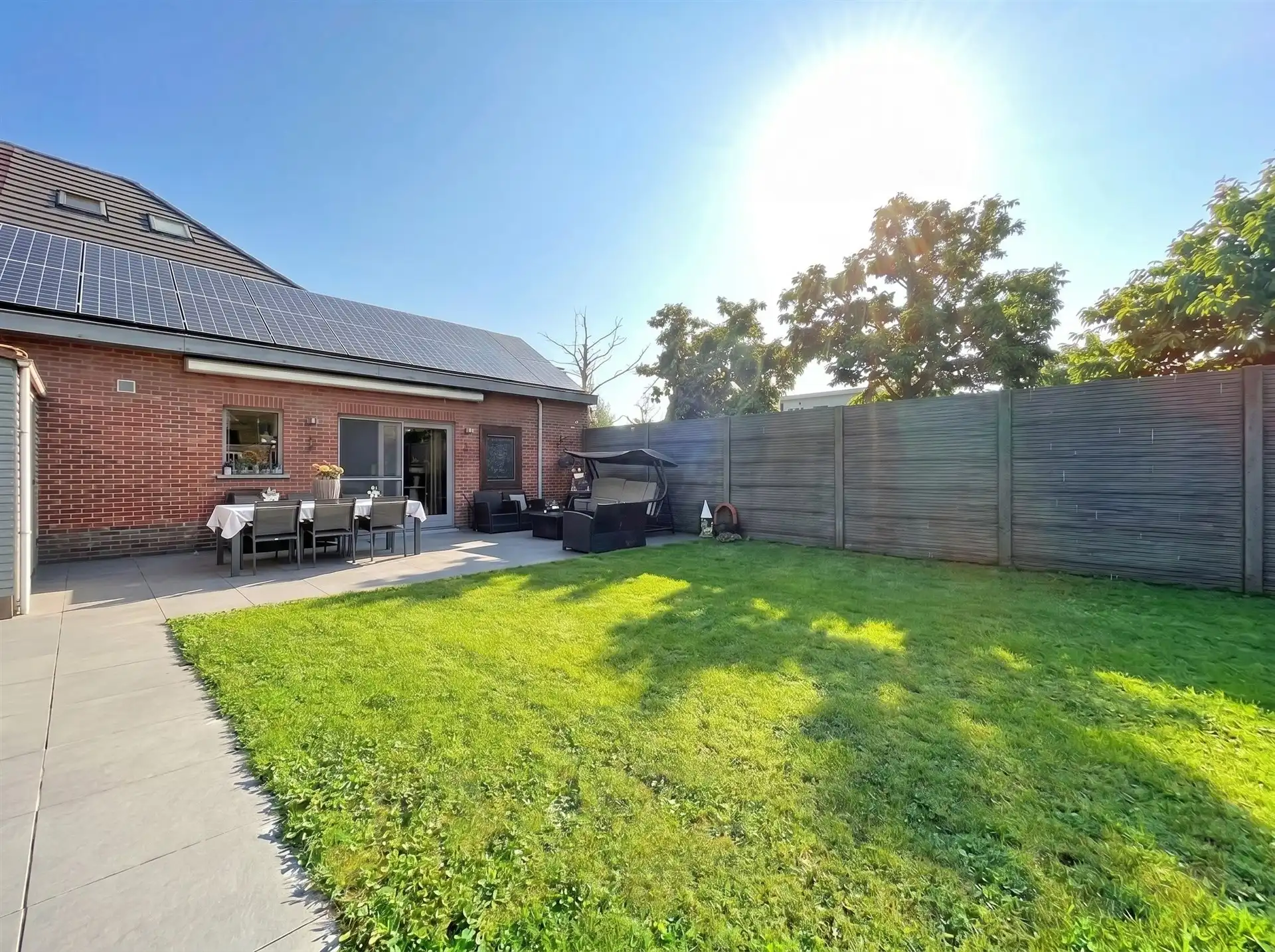 Instapklare gezinswoning met 3 slaapkamers en garage op toplocatie foto 6