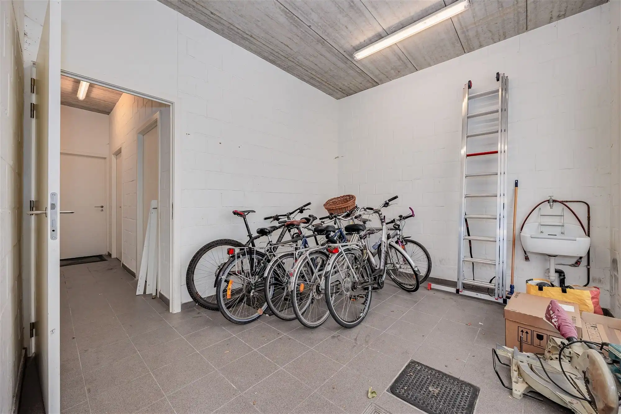 Prachtige woning met 3 slk en groot terras aan een zonnig plein foto 19