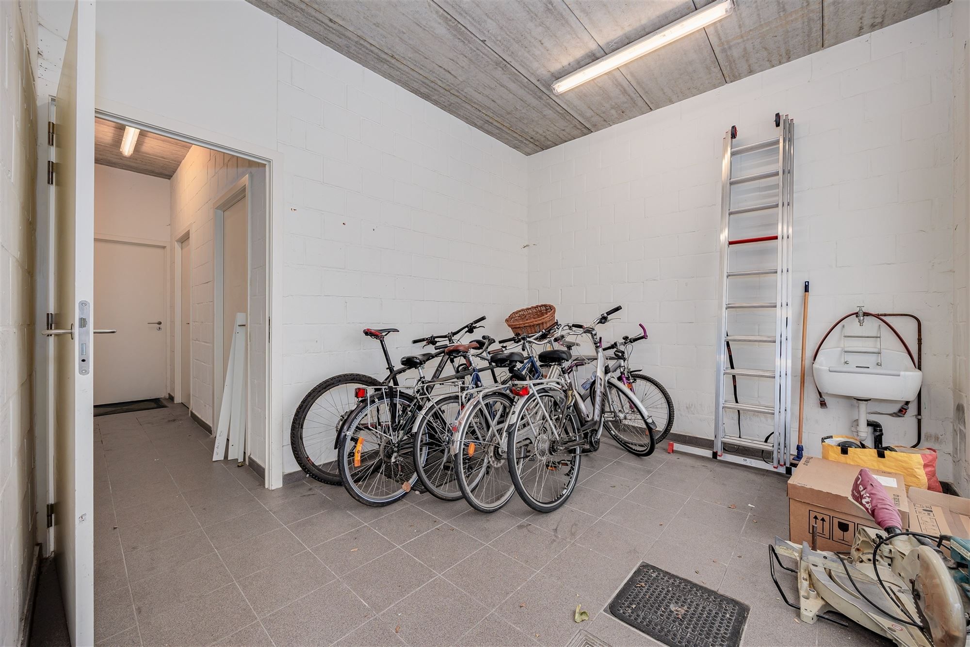 Unieke woning met 3 slk en groot terras aan een zonnig plein foto 19