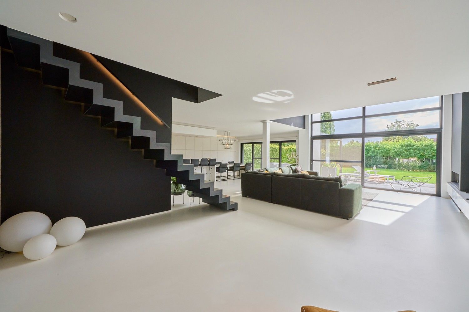 Wonen in pure architectuur - designvilla met super-de-luxe afwerking op fraai gelegen perceel foto 6