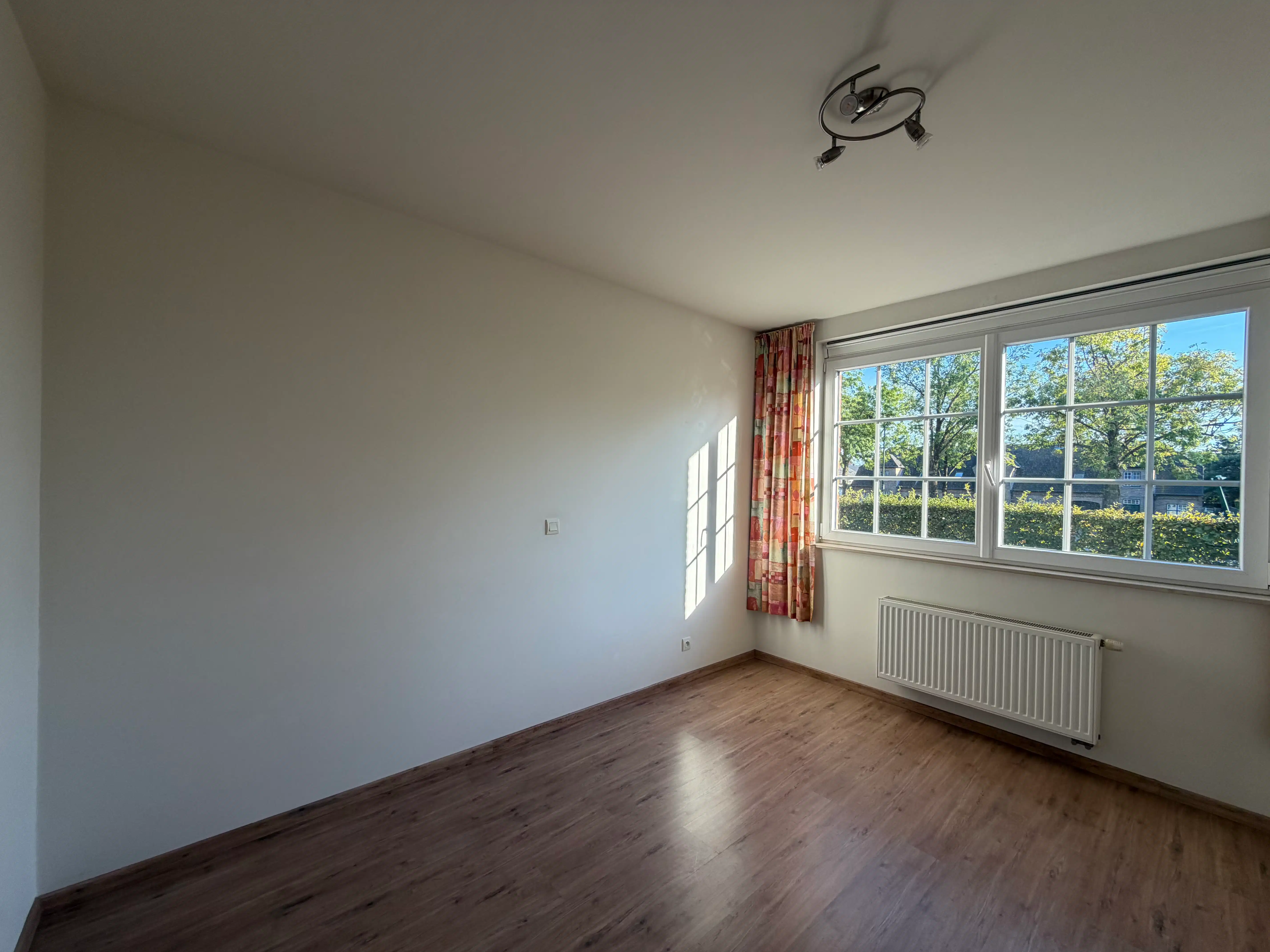 Instapklaar appartement met twee slaapkamers en garage foto 11