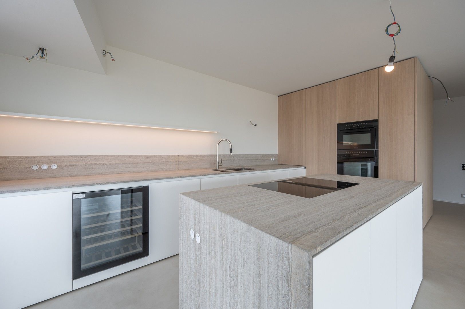 Prachtig hoekappartement op het Albertplein met luxe afwerking en unieke zichten op de omliggende villa's. foto 13