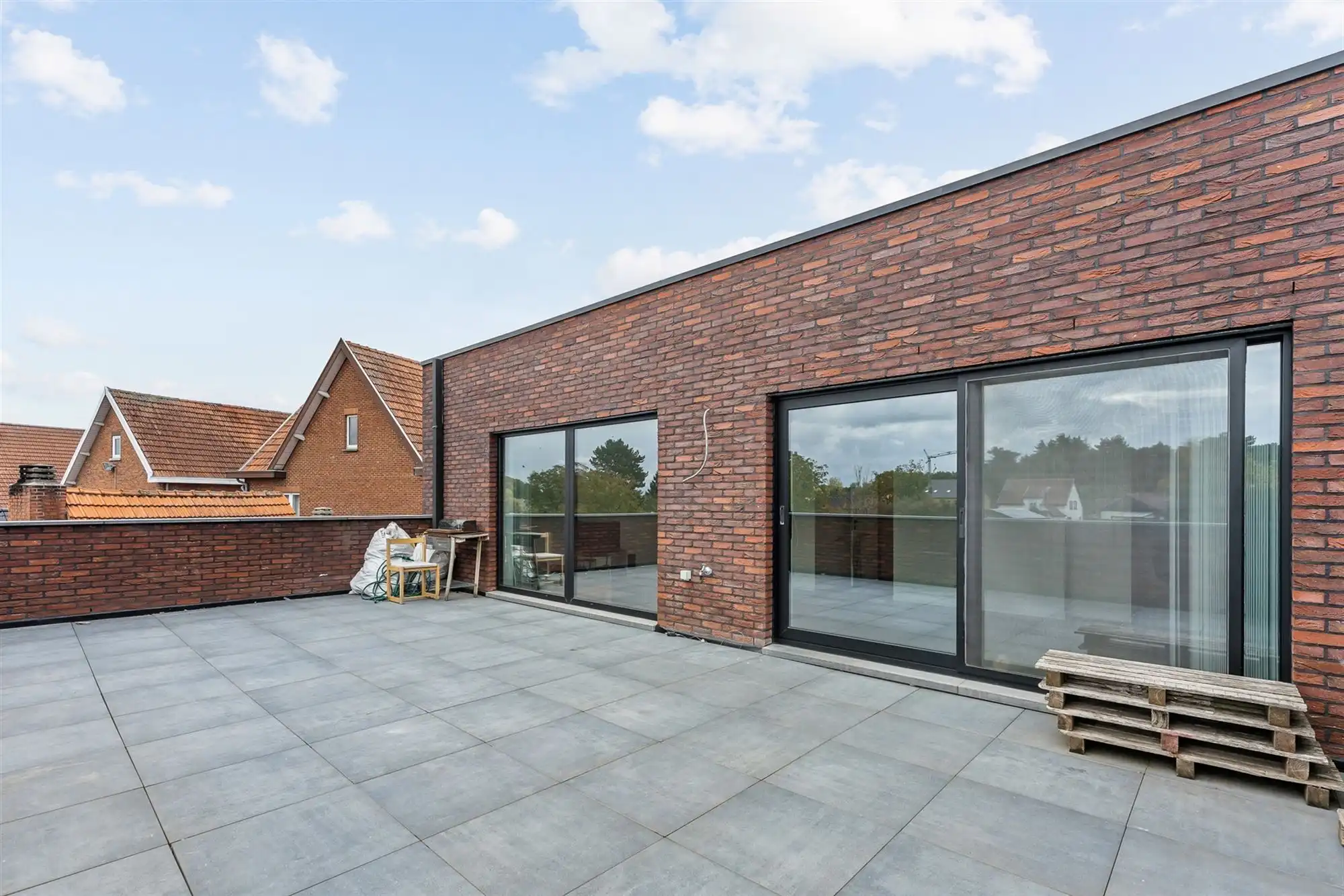 RUIM RECENT APPARTEMENT (2023) MET 2 SLAAPKAMERS TE KORSPEL foto 2